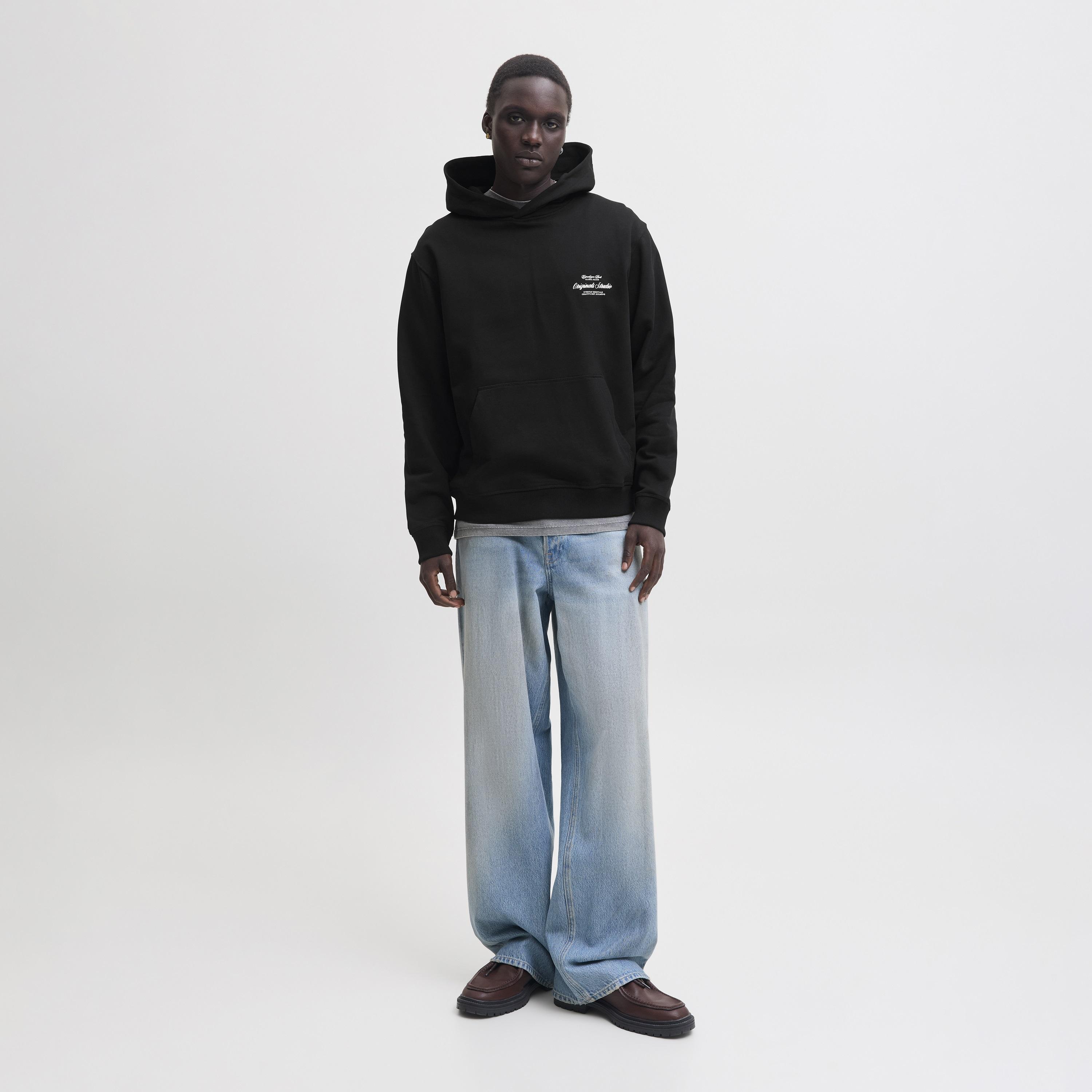 كنزة صوفية رجالية مطبوعة بنص بقلنسوة وأكمام طويلة من جاك ان جونز-men-winterwear-hoodiesandsweatshirts-image-33