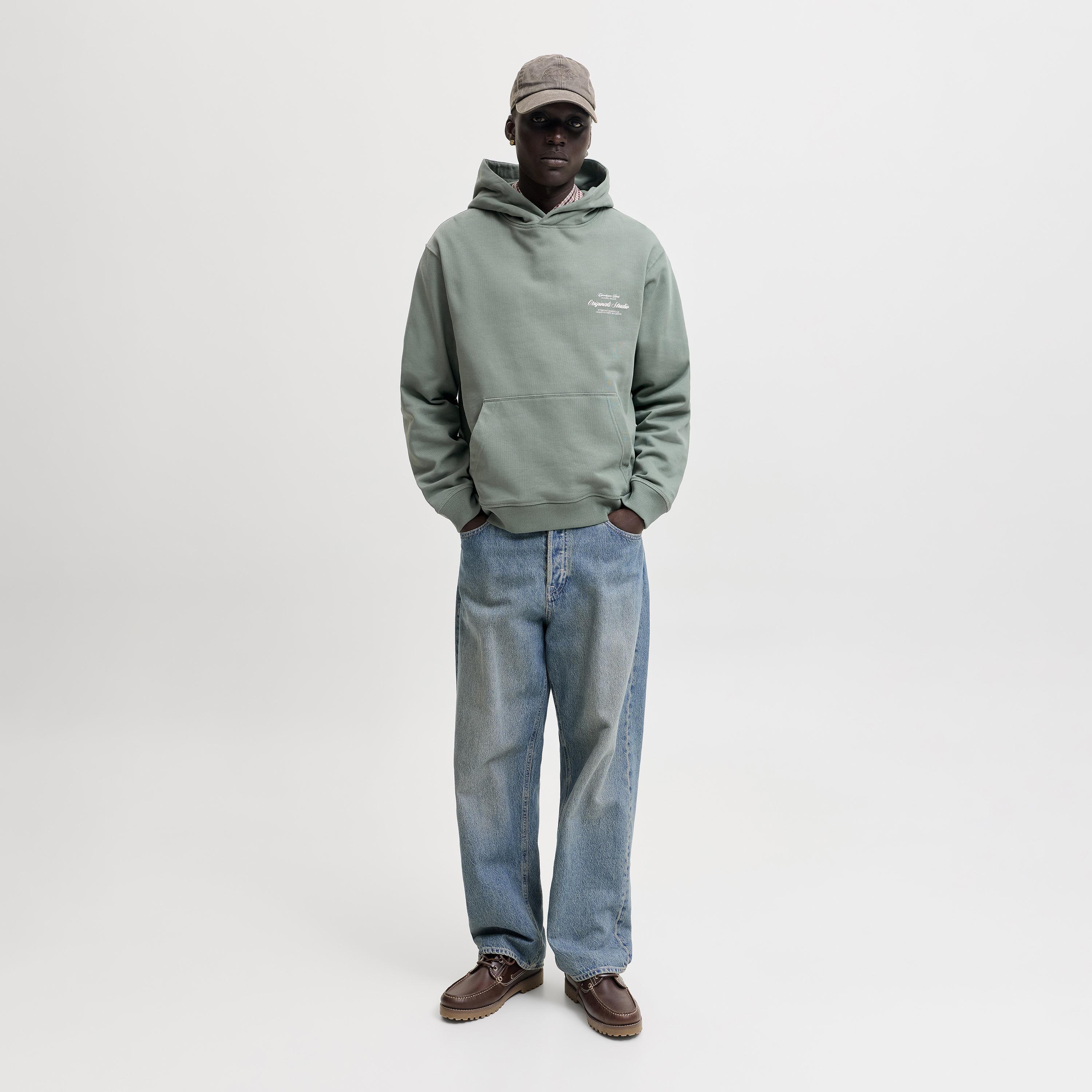 كنزة صوفية رجالية مطبوعة بنص بقلنسوة وأكمام طويلة من جاك ان جونز-men-winterwear-hoodiesandsweatshirts-image-26