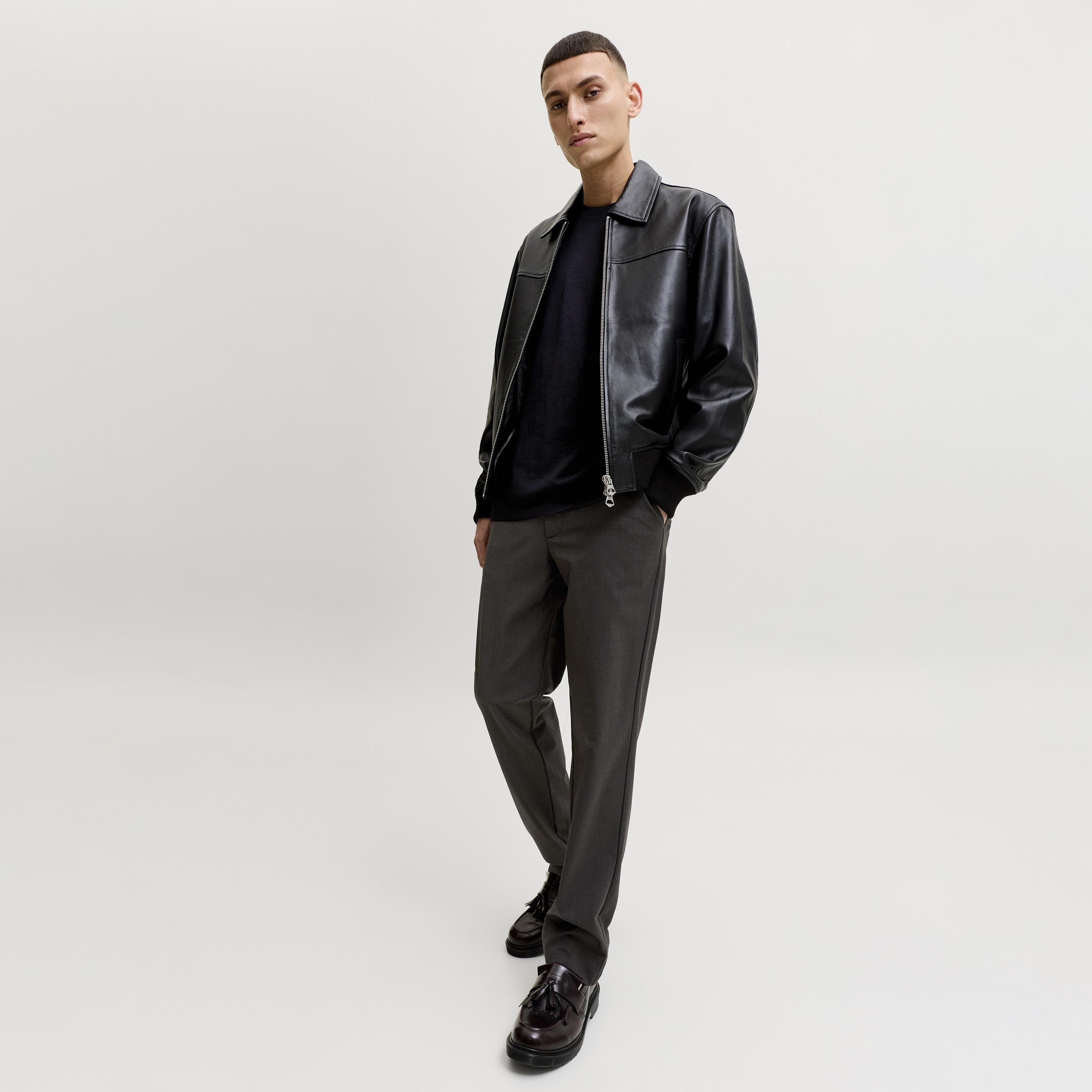 بنطلون رجالي سادة بخصر متوسط الارتفاع وقفل أزرار وسحاب من جاك آند جونز-men-clothing-bottoms-trousersandchinos-trousers-image-24