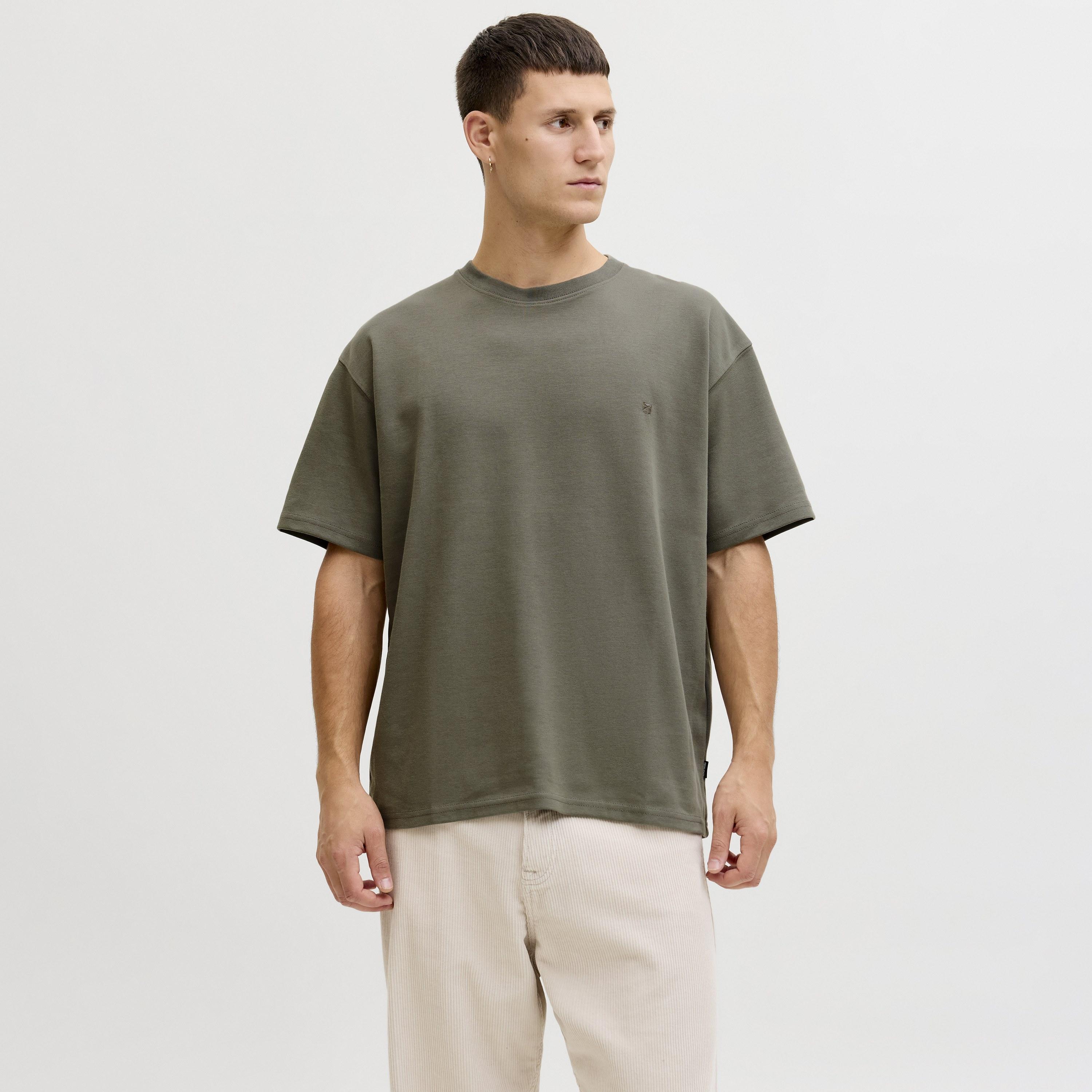 تيشرت رجالي سادة بياقة مستديرة وأكمام قصيرة من جاك آند جونز-men-clothing-tshirtsandpolos-tshirts-image-1