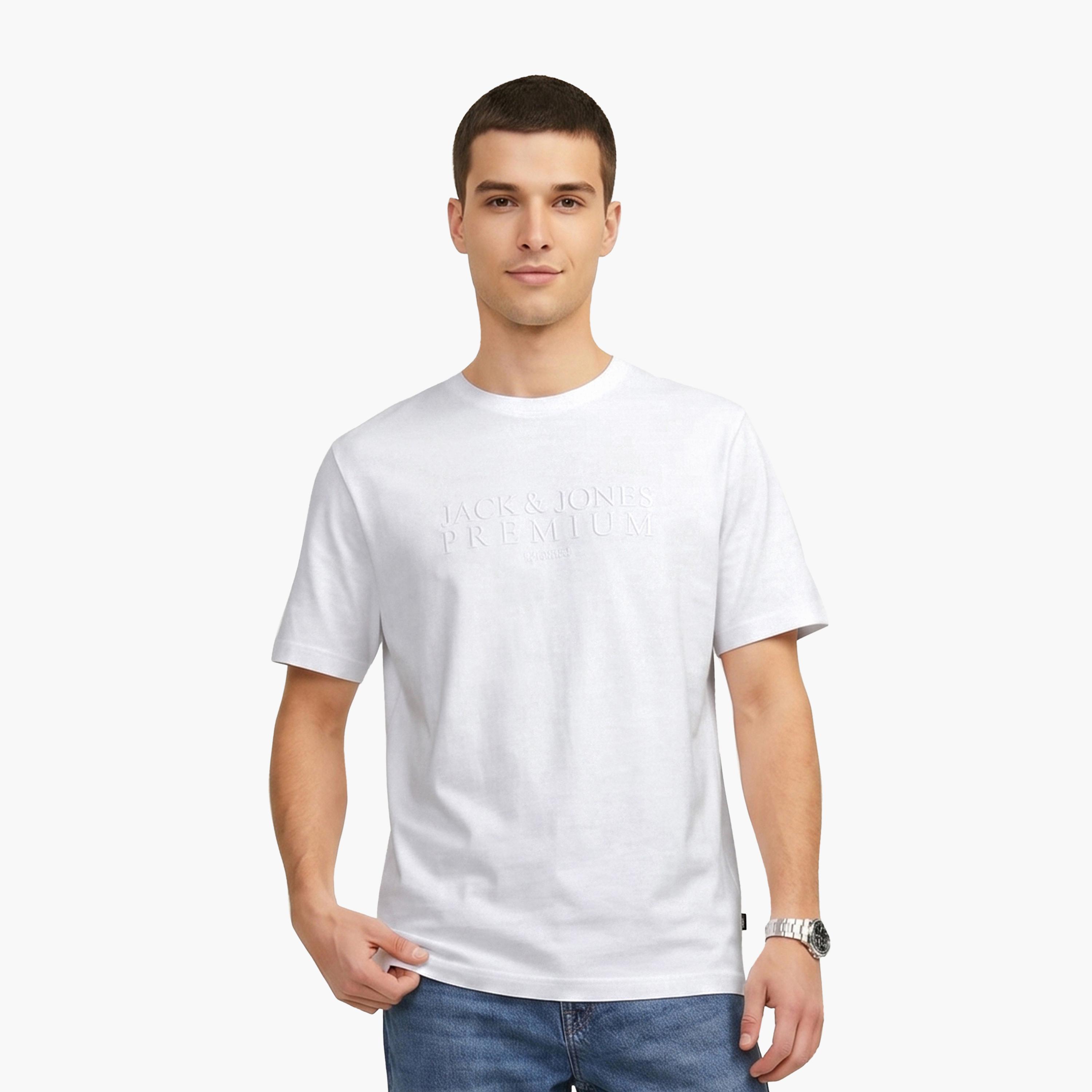 تيشرت رجالي بطبعة طبوغرافية وياقة مستديرة وأكمام قصيرة من جاك آند جونز-men-clothing-tshirtsandpolos-tshirts-image-1