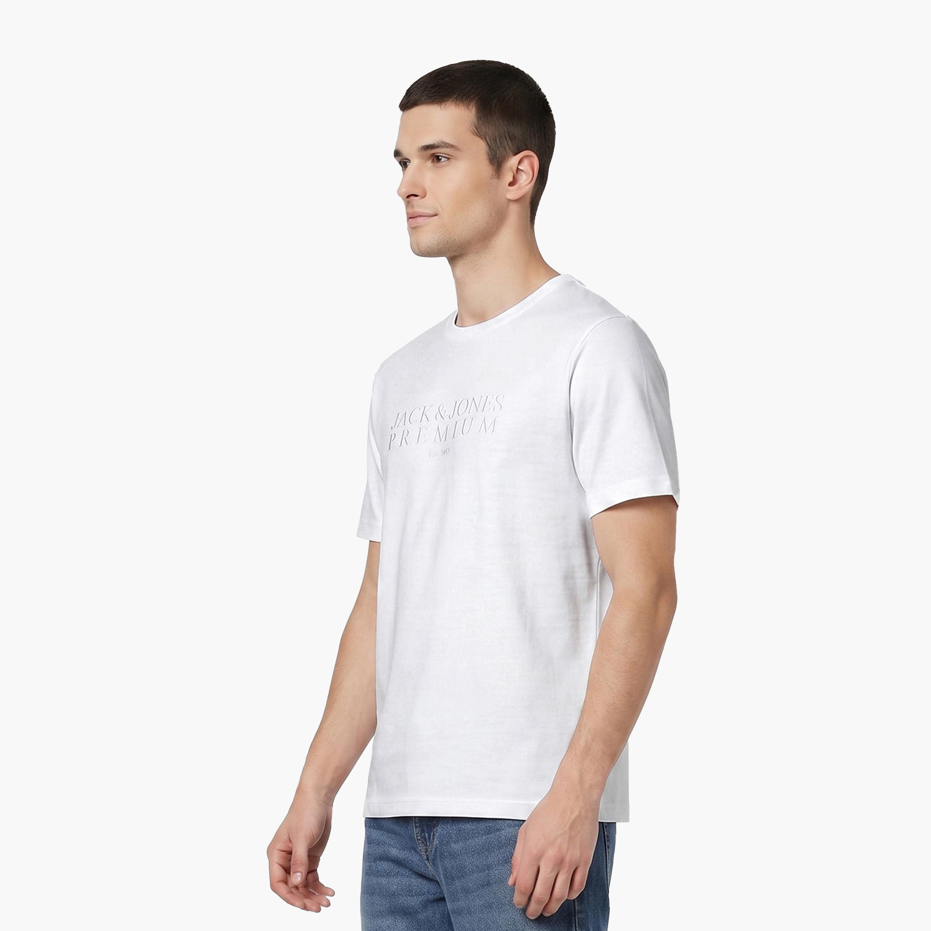 تيشرت رجالي بطبعة طبوغرافية وياقة مستديرة وأكمام قصيرة من جاك آند جونز-men-clothing-tshirtsandpolos-tshirts-image-3