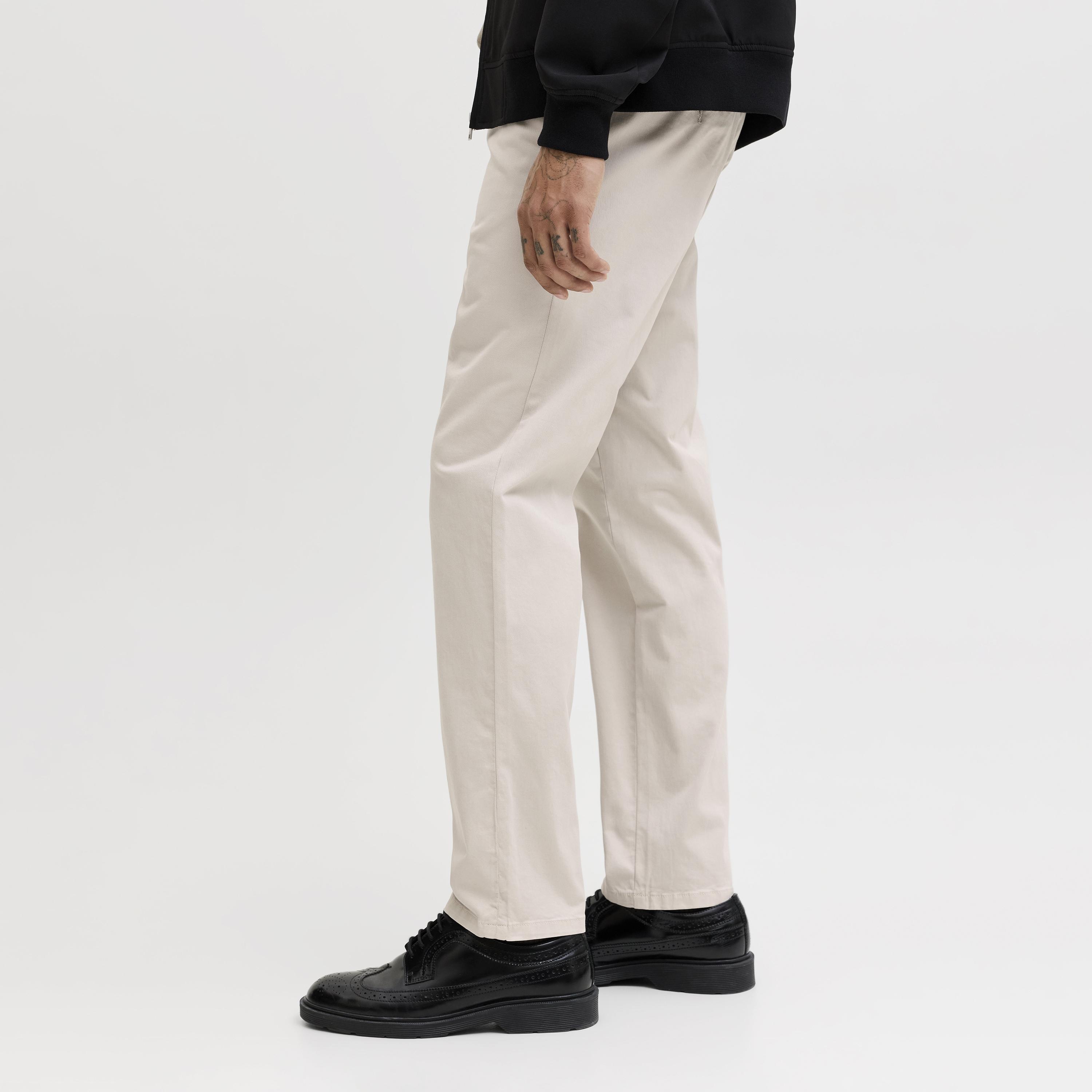 بنطال تشينو رجالي سادة بقصة عادية (ريجيلار فيت) وخصر متوسط الارتفاع من جاك آند جونز-men-clothing-bottoms-trousersandchinos-chinos-image-5