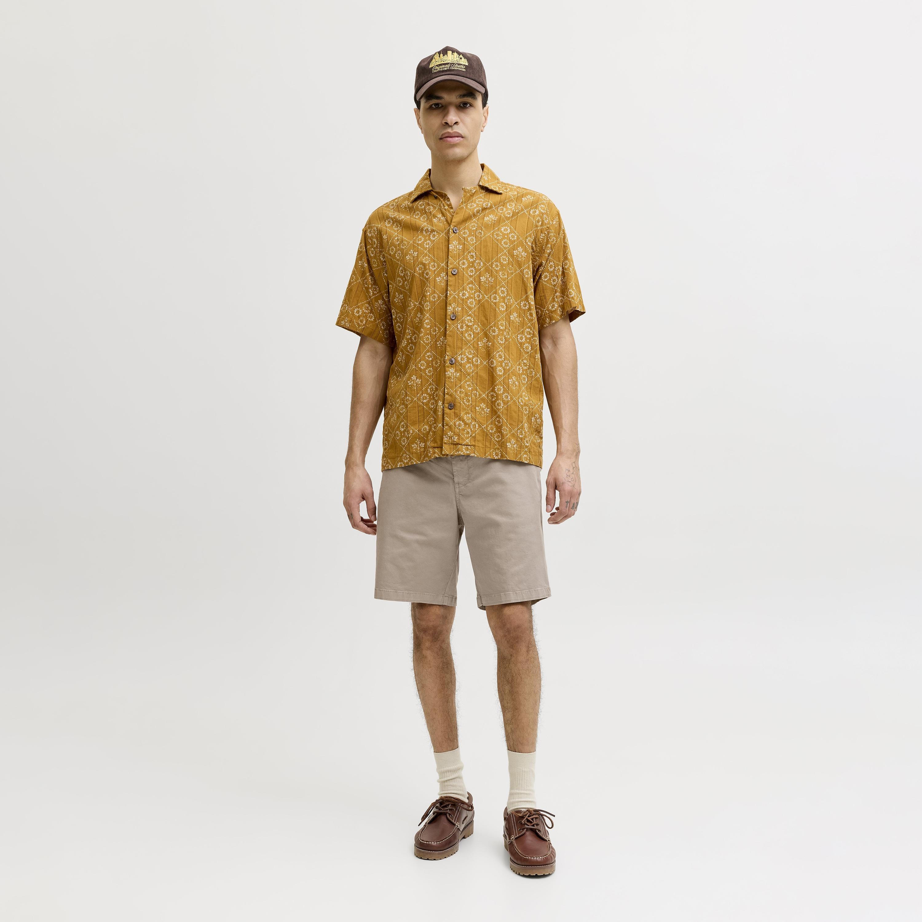 Jack & Jones Plain Mid-Rise Button and Zip Fly Men's Chino Shorts-men-clothing-bottoms-shorts-image-2