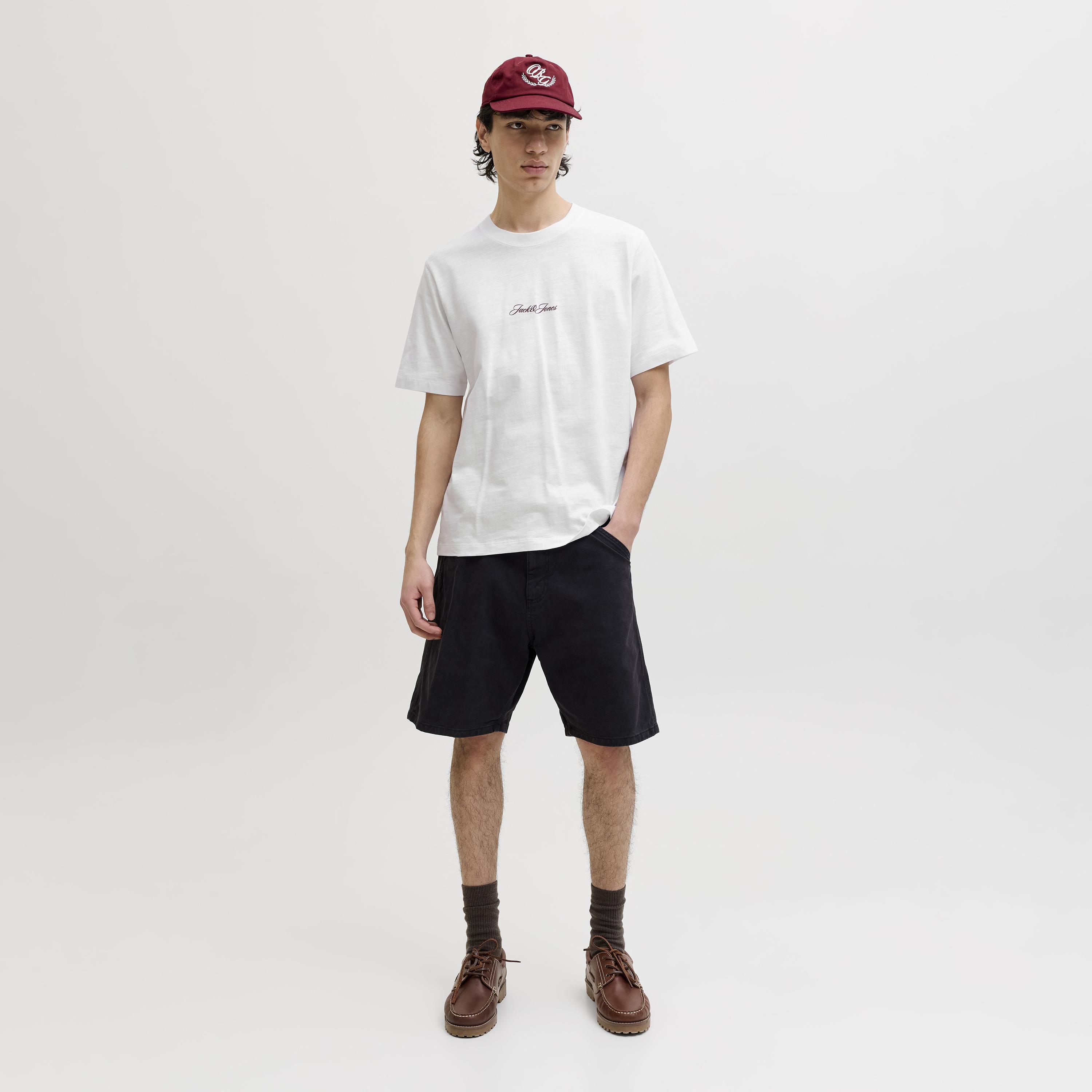 تيشرت رجالي بطبعة غرافيك وياقة مستديرة وأكمام قصيرة من جاك آند جونز-men-clothing-tshirtsandpolos-tshirts-image-2