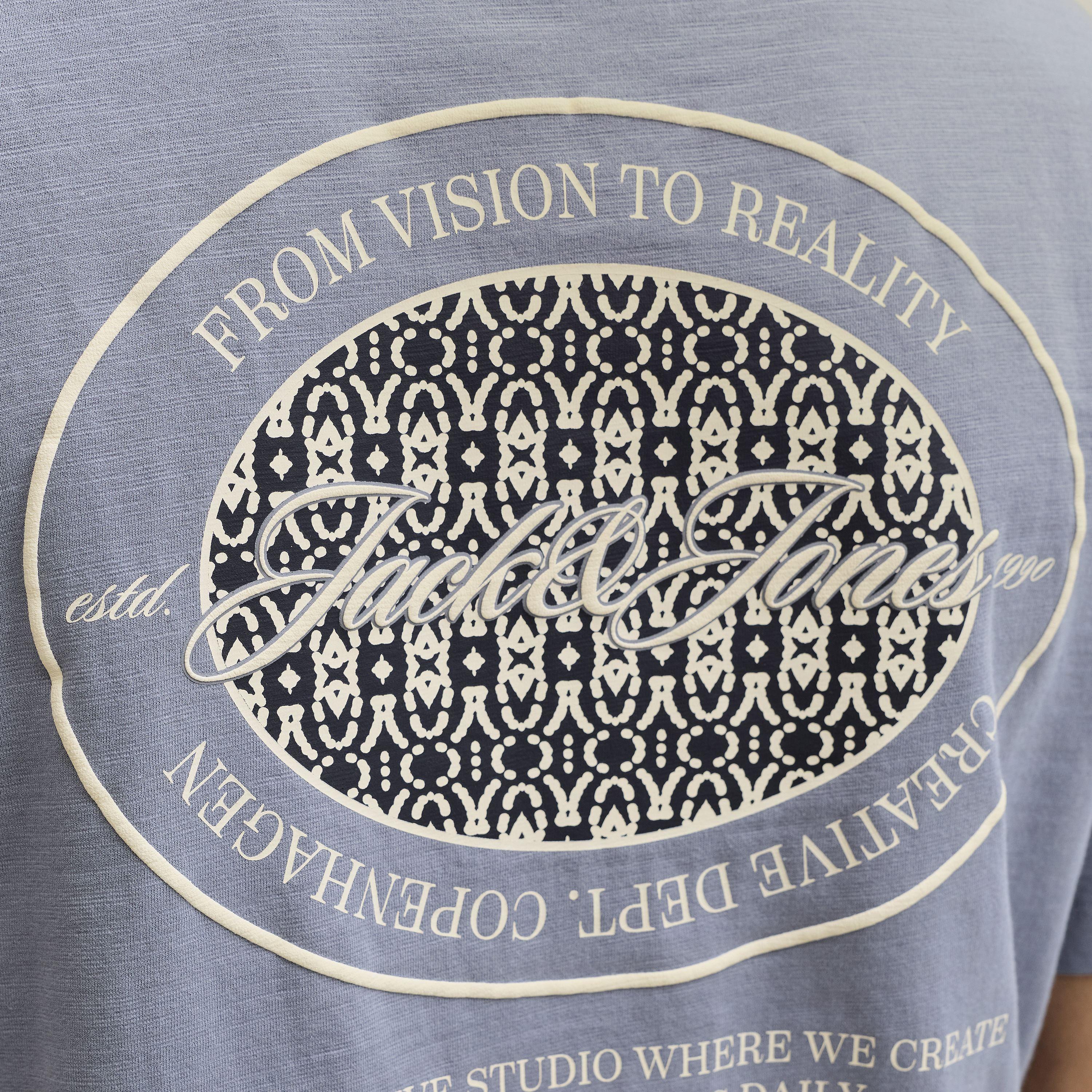 تيشرت رجالي بطبعة غرافيك وياقة مستديرة وأكمام قصيرة من جاك آند جونز-men-clothing-tshirtsandpolos-tshirts-image-5