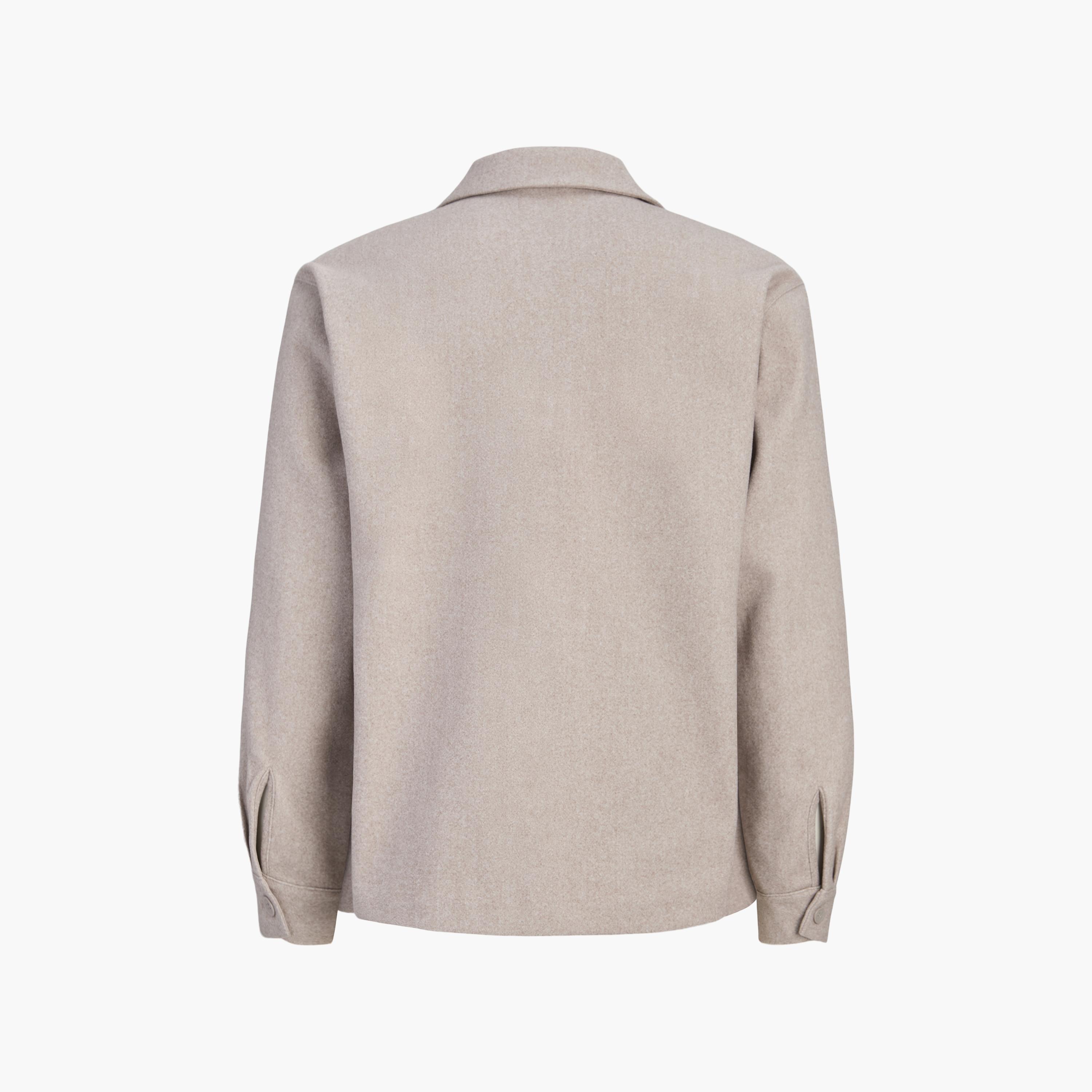 شاكيت رجالي سادة بقصة ريلاكس فيت بياقة سبريد وأكمام طويلة من جاك آند جونز-men-clothing-shirts-image-8