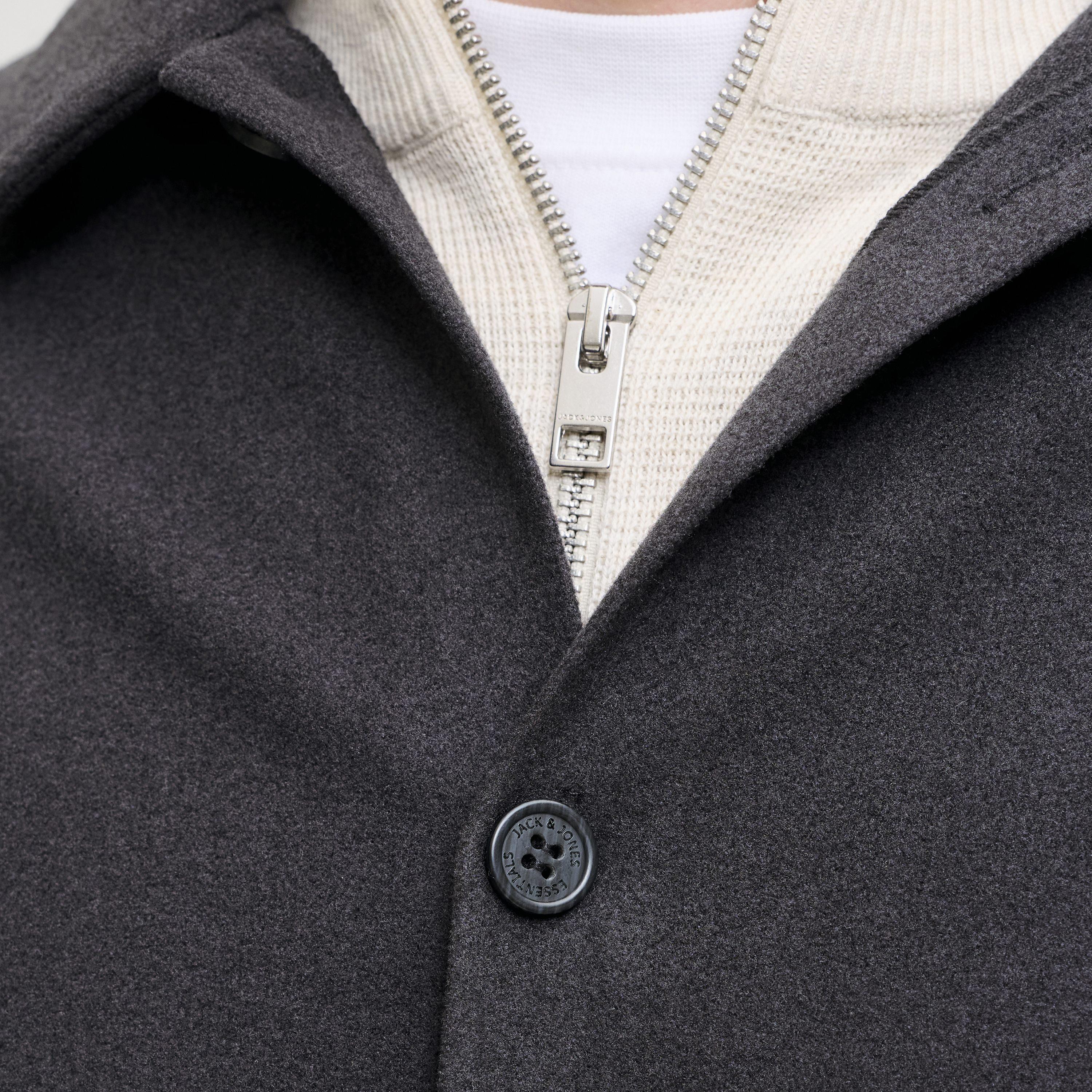 شاكيت رجالي سادة بقصة ريلاكس فيت بياقة سبريد وأكمام طويلة من جاك آند جونز-men-clothing-shirts-image-20