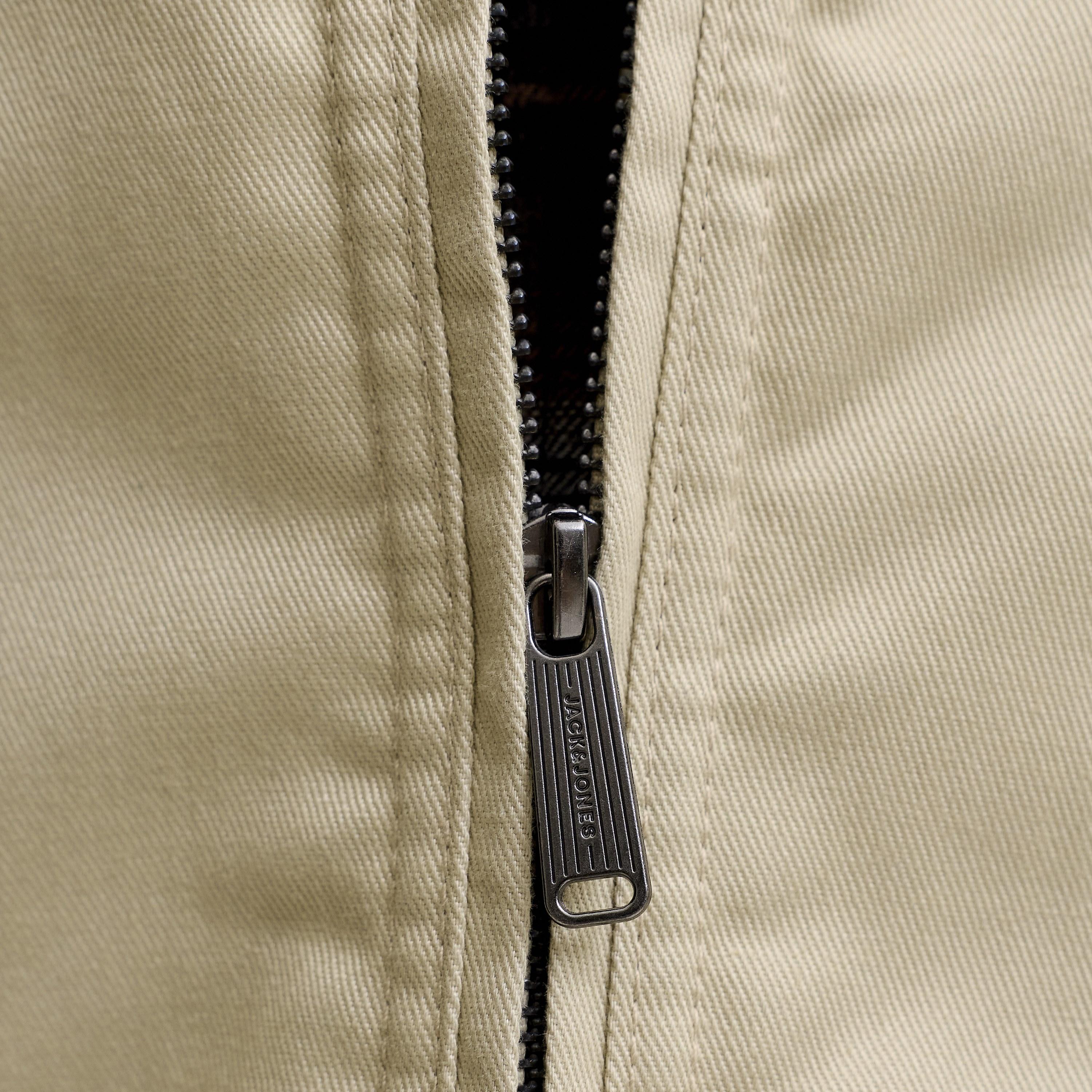 جاكيت رجالي سادة بياقة عريضة وأكمام طويلة من جاك آند جونز-men-clothing-jacketsandblazers-jackets-image-17