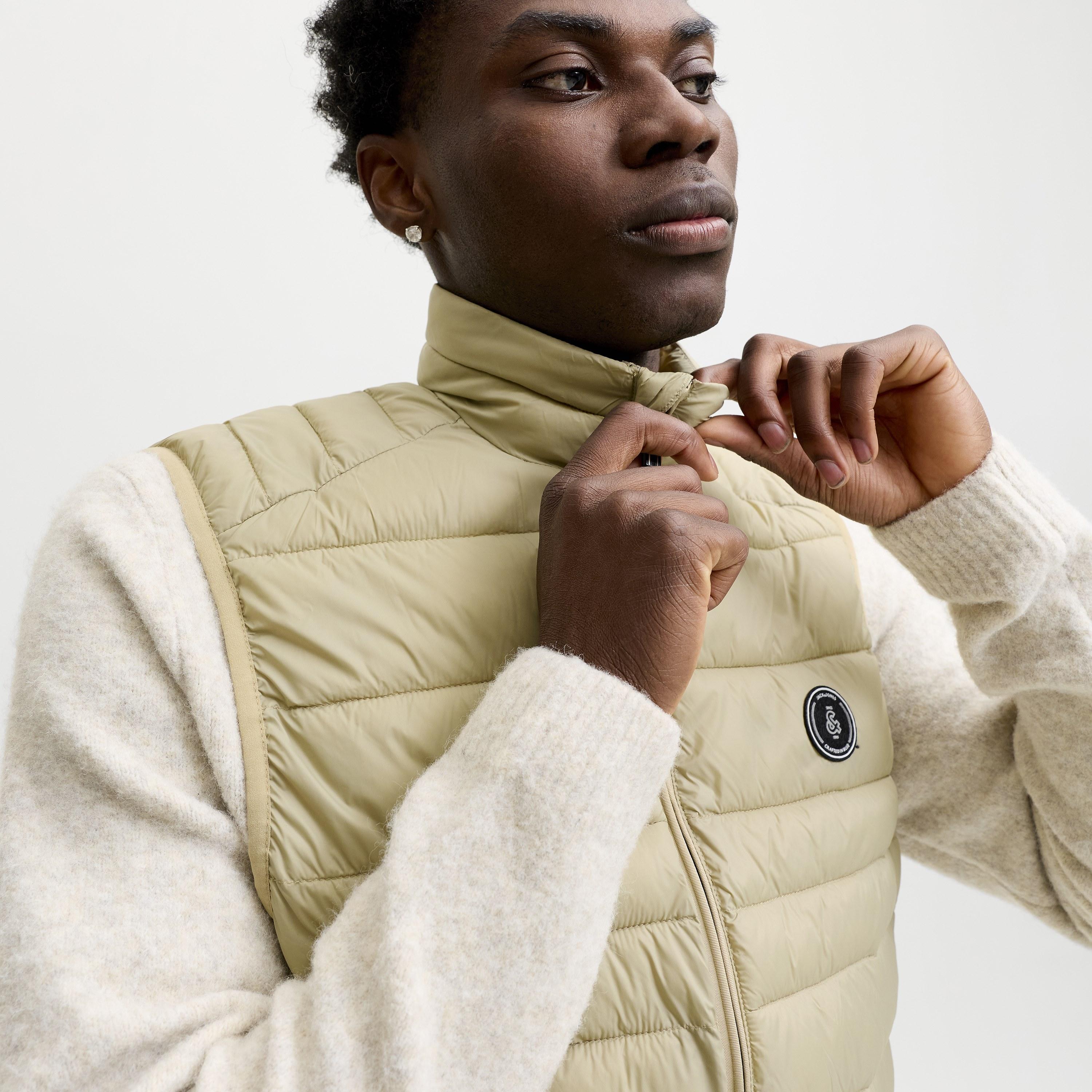 جيليه منفوخ رجالي بياقة واقفة عالية من جاك آند جونز-men-clothing-jacketsandblazers-jackets-image-28