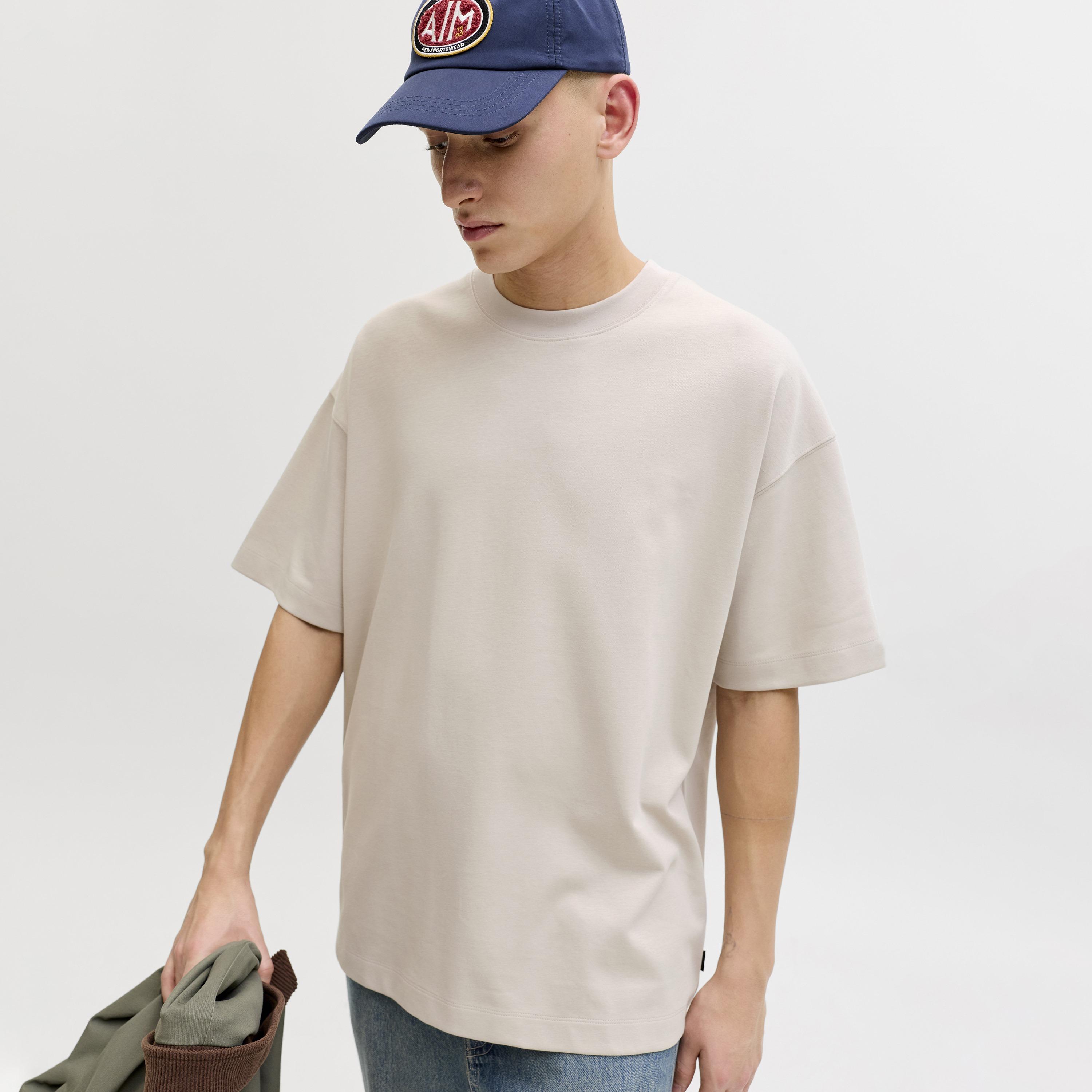 تيشرت رجالي سادة بياقة مستديرة وأكمام قصيرة من جاك آند جونز-men-clothing-tshirtsandpolos-tshirts-image-17