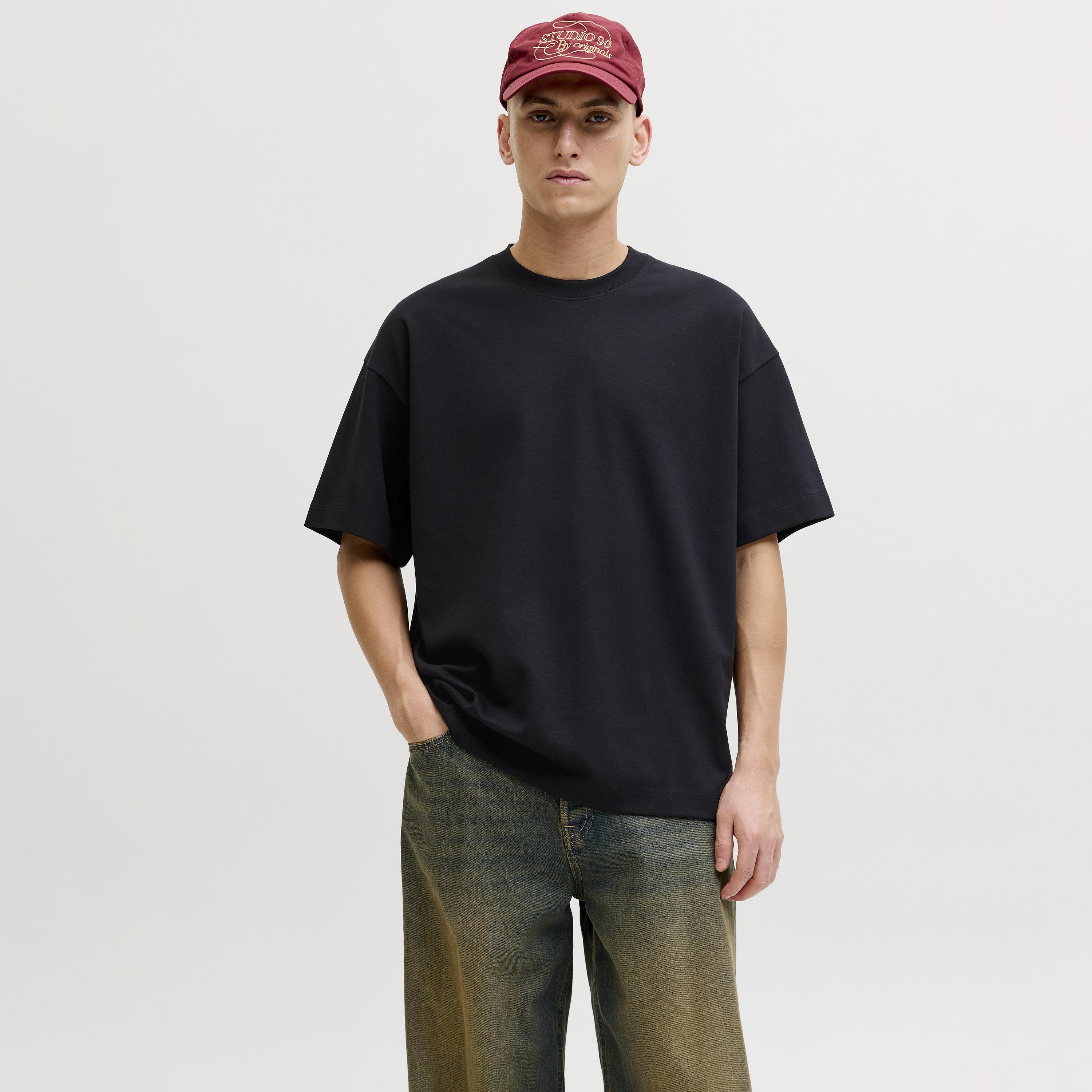 تيشرت رجالي سادة بياقة مستديرة وأكمام قصيرة من جاك آند جونز-men-clothing-tshirtsandpolos-tshirts-image-1
