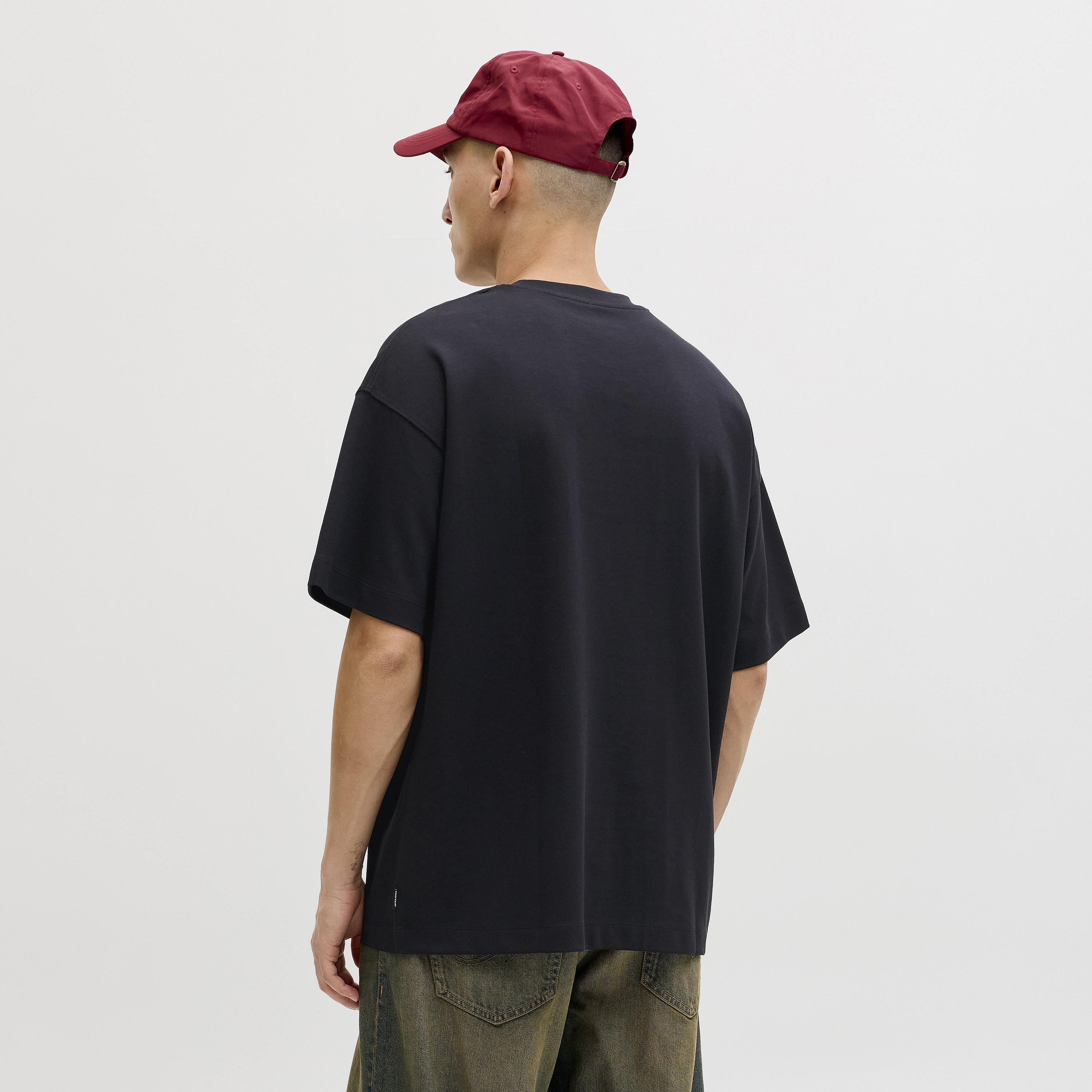 تيشرت رجالي سادة بياقة مستديرة وأكمام قصيرة من جاك آند جونز-men-clothing-tshirtsandpolos-tshirts-image-4