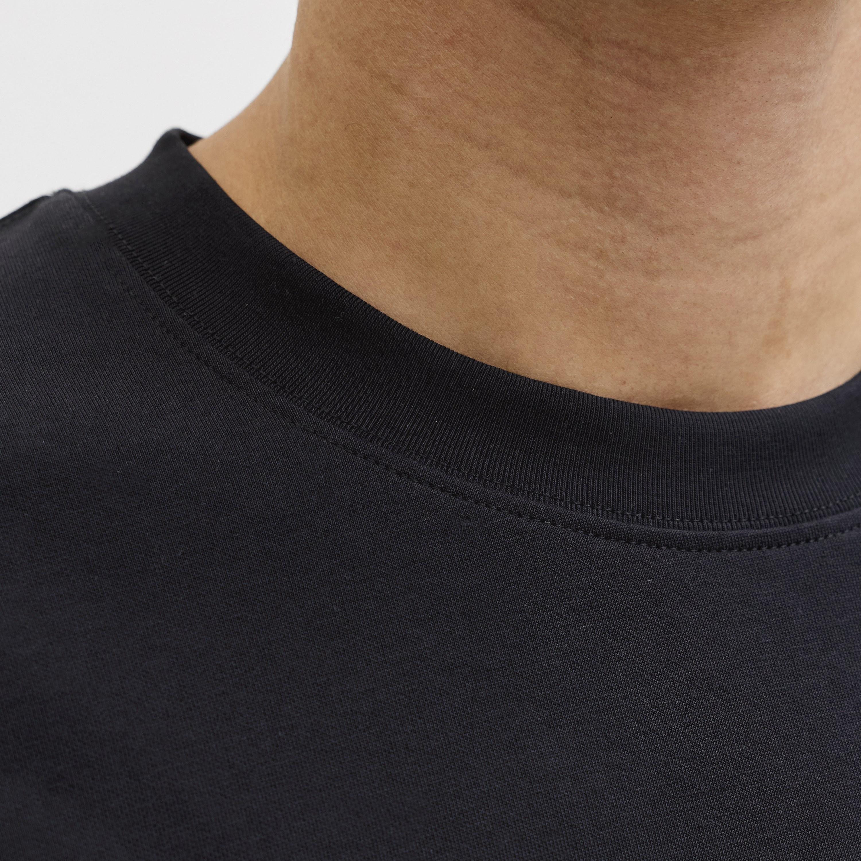 تيشرت رجالي سادة بياقة مستديرة وأكمام قصيرة من جاك آند جونز-men-clothing-tshirtsandpolos-tshirts-image-5