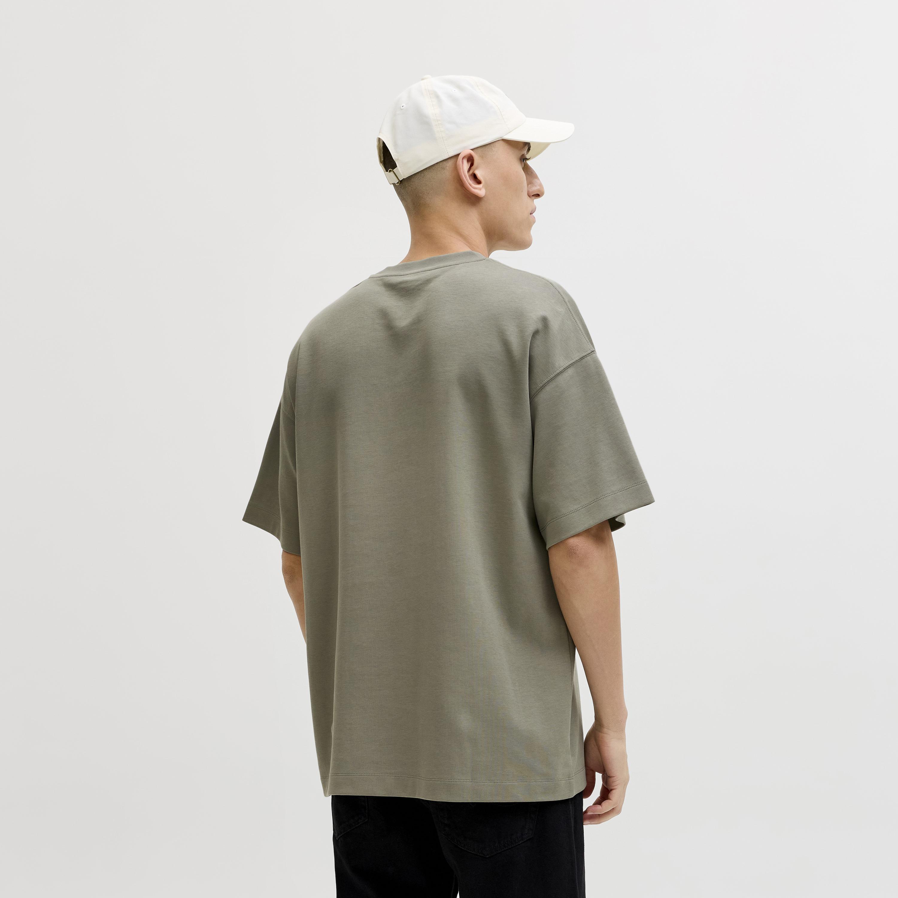 تيشرت رجالي سادة بياقة مستديرة وأكمام قصيرة من جاك آند جونز-men-clothing-tshirtsandpolos-tshirts-image-25