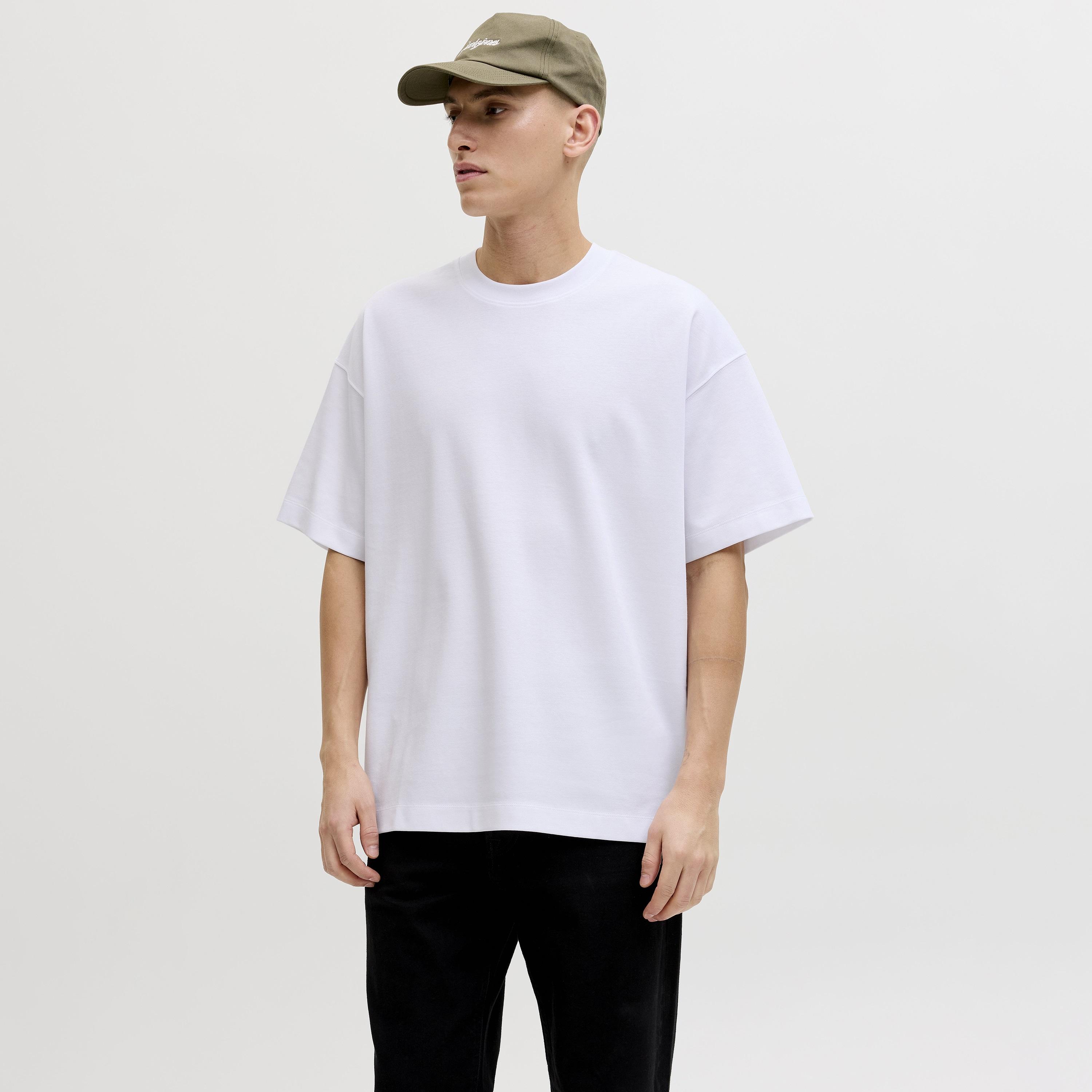تيشرت رجالي سادة بياقة مستديرة وأكمام قصيرة من جاك آند جونز-men-clothing-tshirtsandpolos-tshirts-image-8