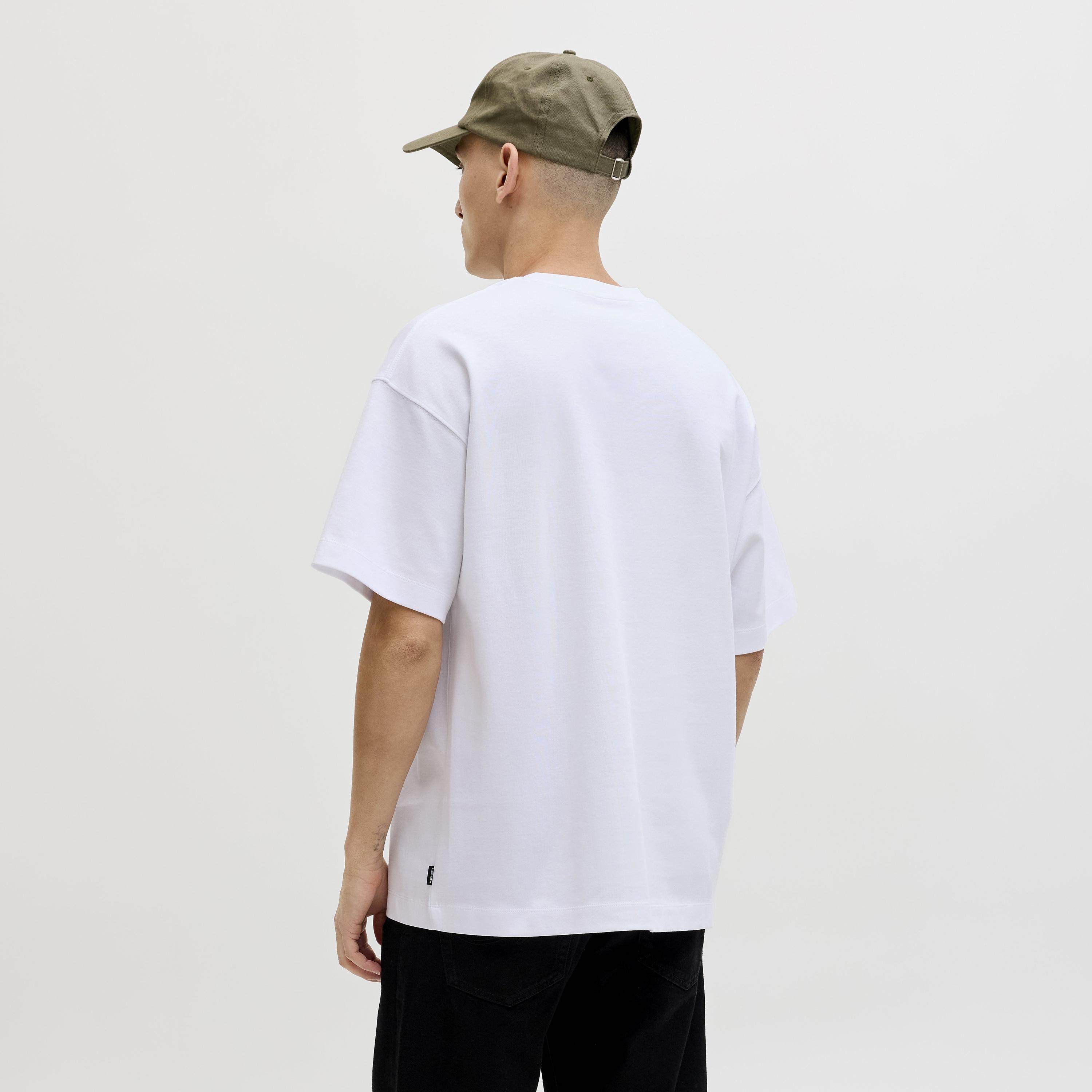 تيشرت رجالي سادة بياقة مستديرة وأكمام قصيرة من جاك آند جونز-men-clothing-tshirtsandpolos-tshirts-image-4