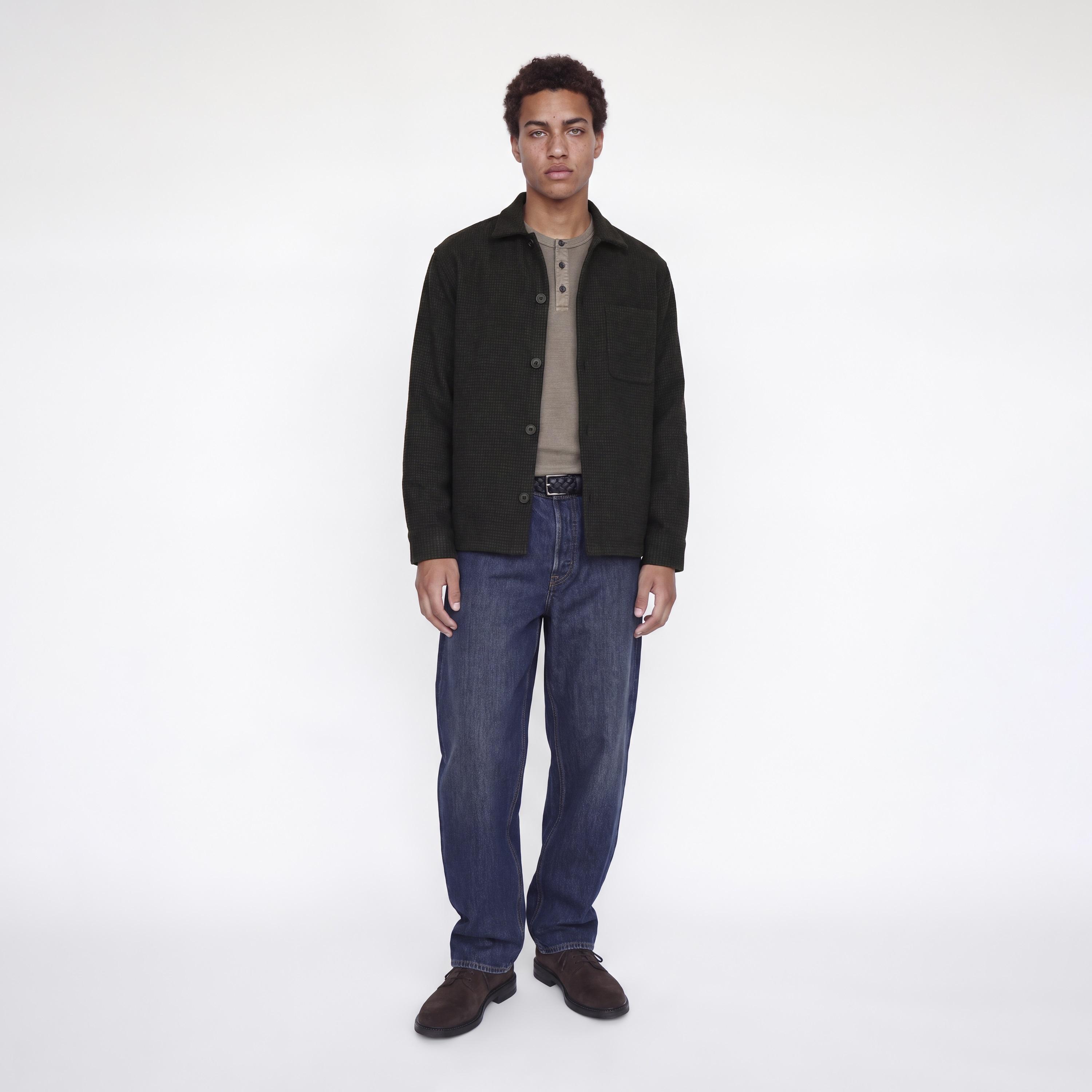 شاكيت رجالي فضفاض بنقشة كاروهات دقيقة وياقة سبريد وأكمام طويلة من جاك آند جونز-men-clothing-shirts-image-2