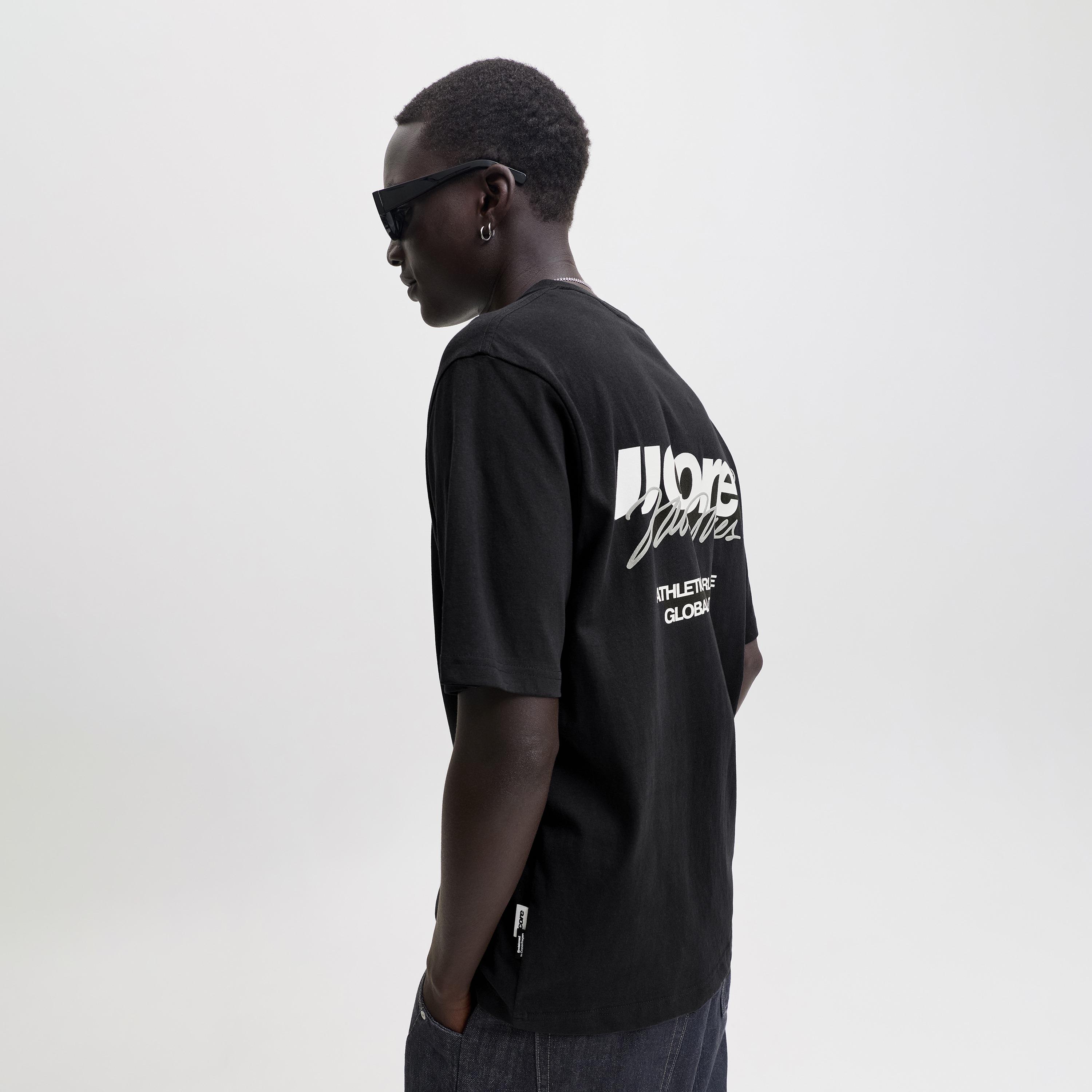 تيشيرت رجالي برقبة مستديرة وأكمام قصيرة وطبعة خلفية من جاك آند جونز-men-clothing-tshirtsandpolos-tshirts-image-11