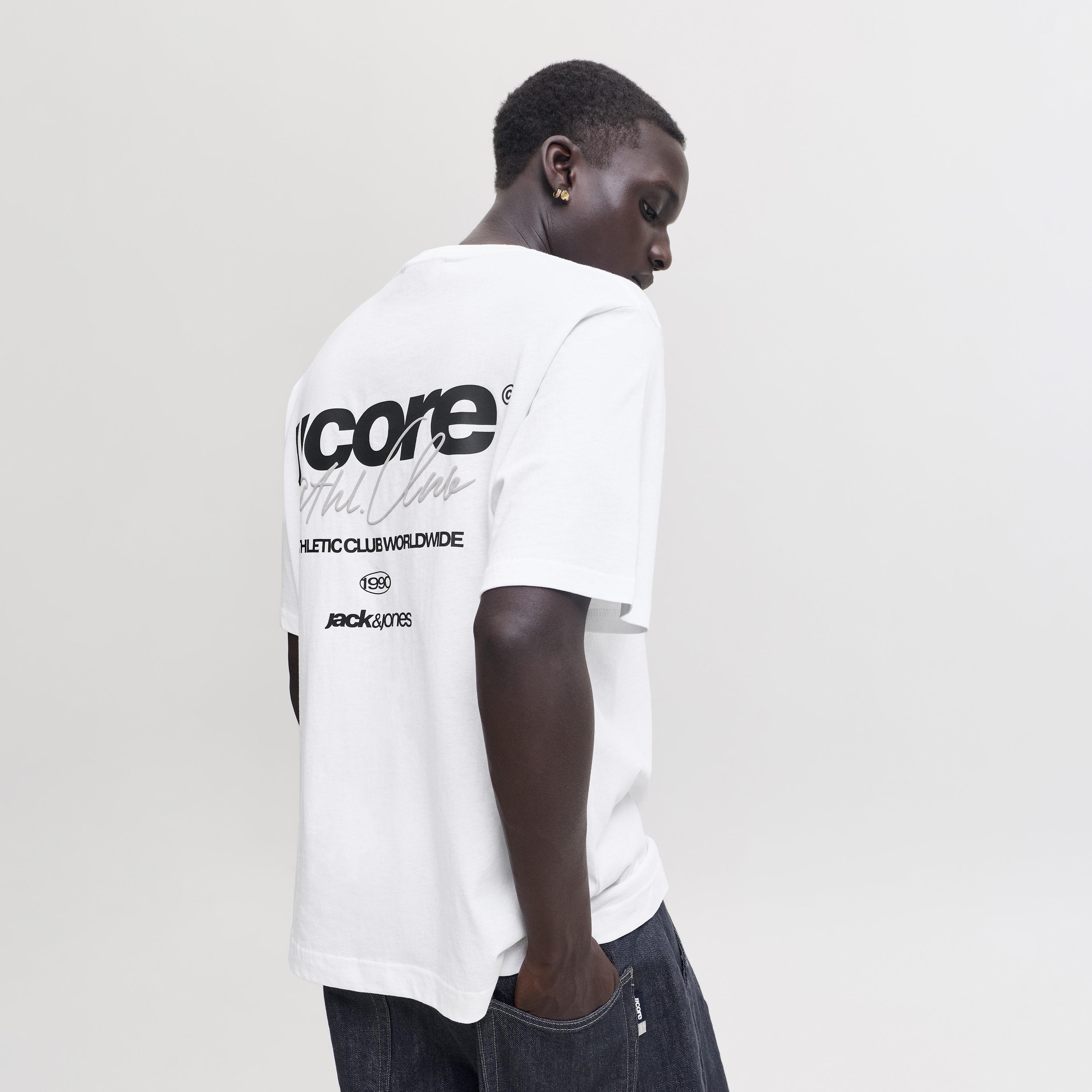 تيشيرت رجالي برقبة مستديرة وأكمام قصيرة وطبعة خلفية من جاك آند جونز-men-clothing-tshirtsandpolos-tshirts-image-3