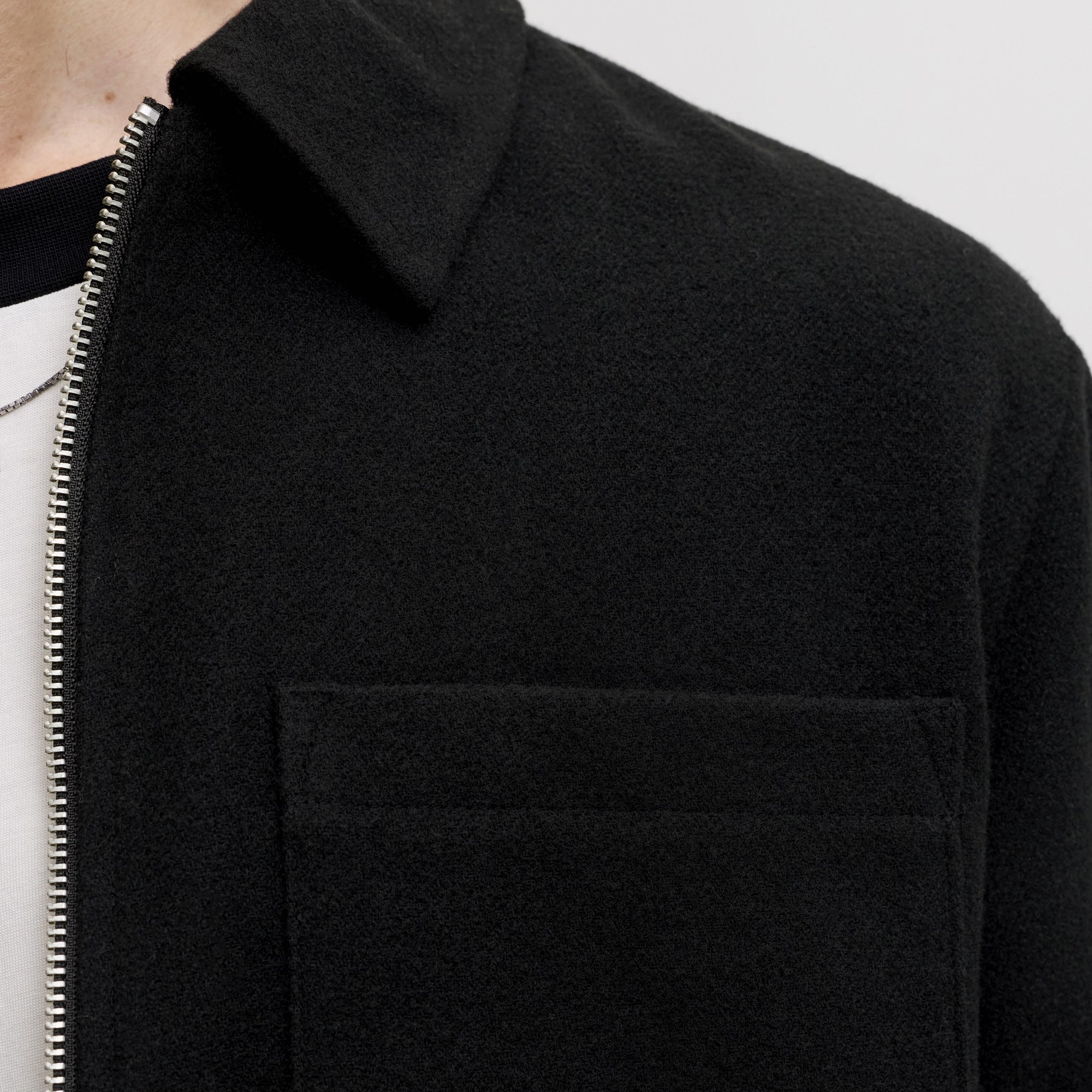جاكيت رجالي سادة بياقة عريضة وأكمام طويلة من جاك آند جونز-men-clothing-jacketsandblazers-jackets-image-15