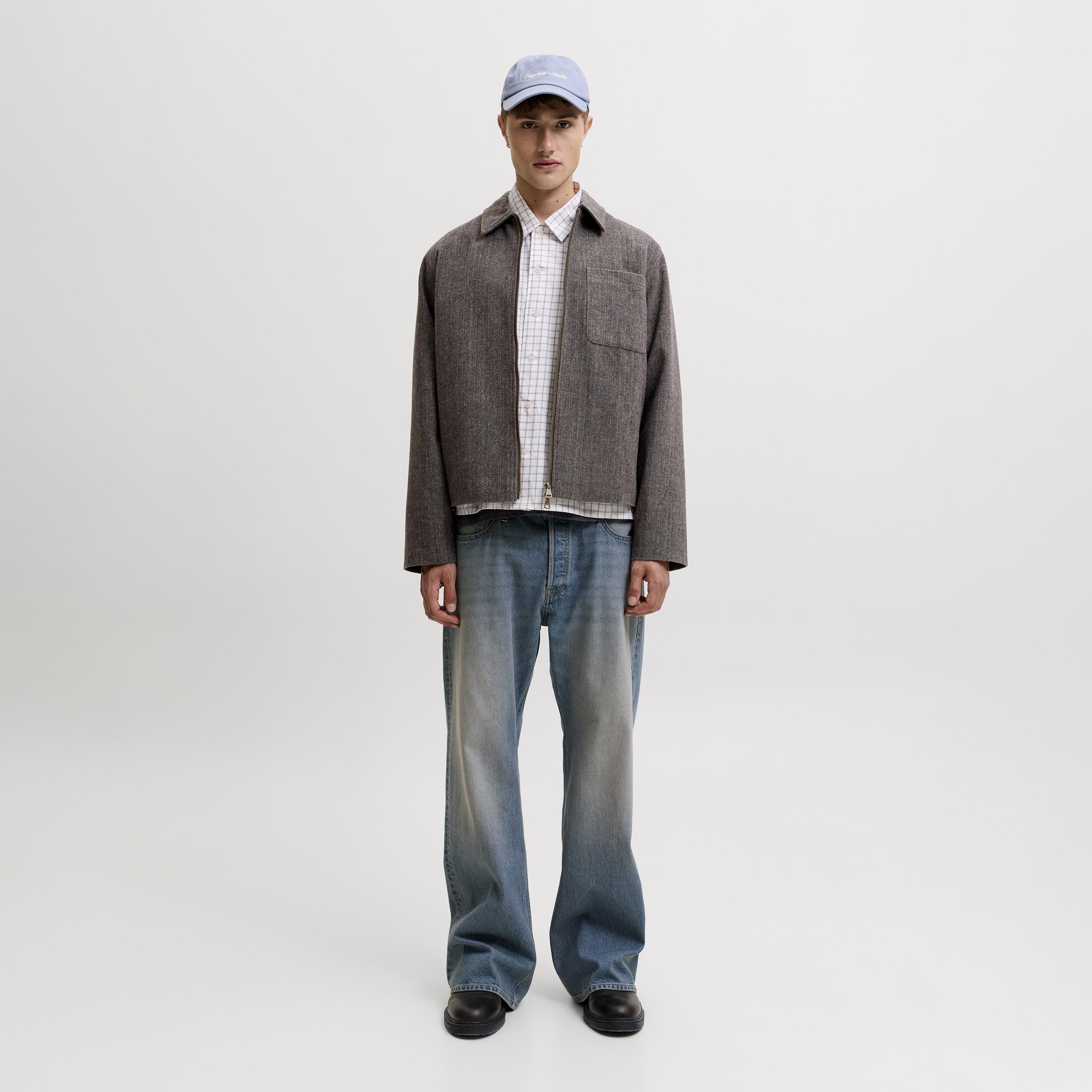 جاكيت رجالي سادة بياقة عريضة وأكمام طويلة من جاك آند جونز-men-clothing-jacketsandblazers-jackets-image-3