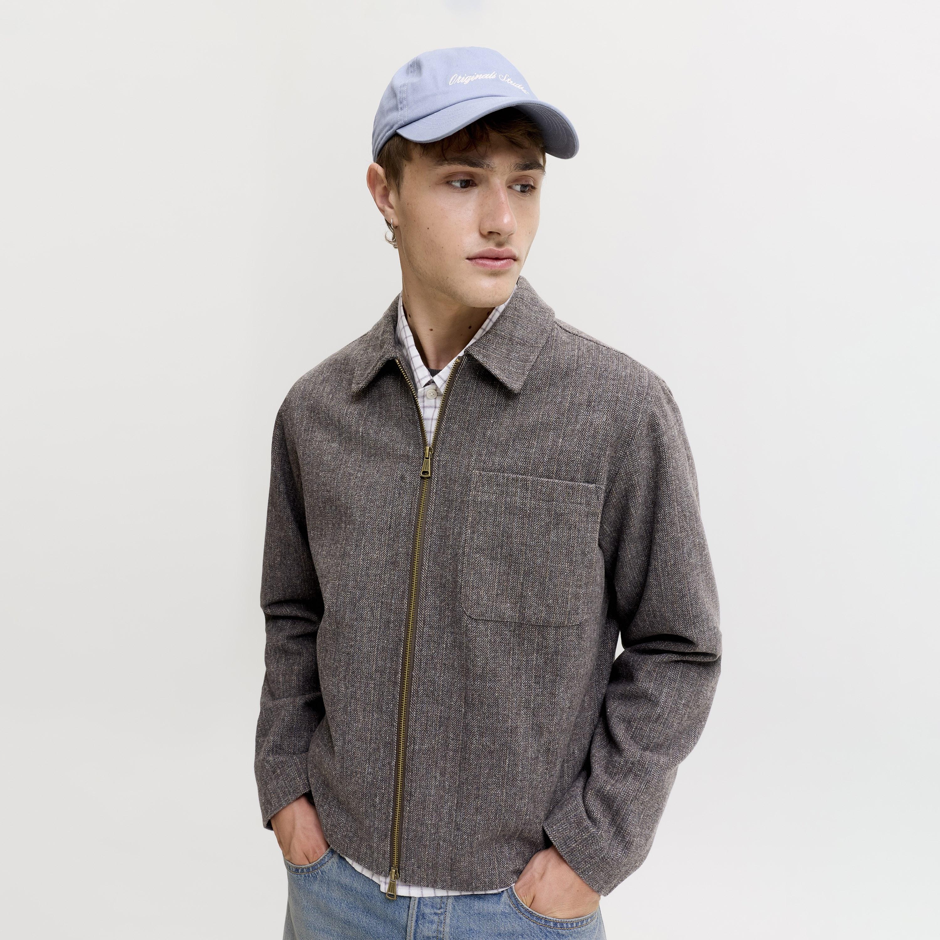 جاكيت رجالي سادة بياقة عريضة وأكمام طويلة من جاك آند جونز-men-clothing-jacketsandblazers-jackets-image-4