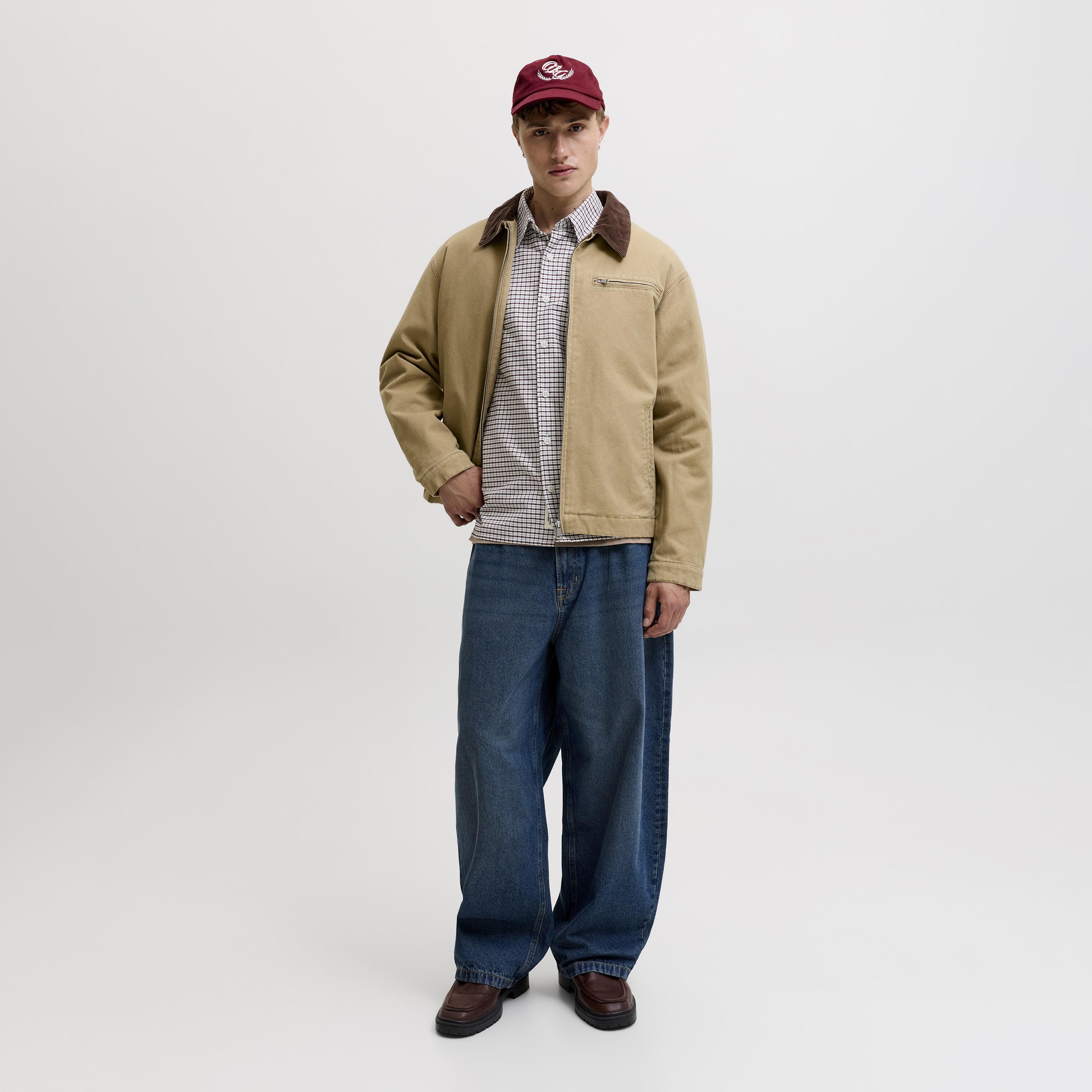 قميص رجالي بقصة ريلاكسد فيت بنقشة الكاروهات بياقة وأكمام طويلة من جاك آند جونز-men-clothing-shirts-image-2