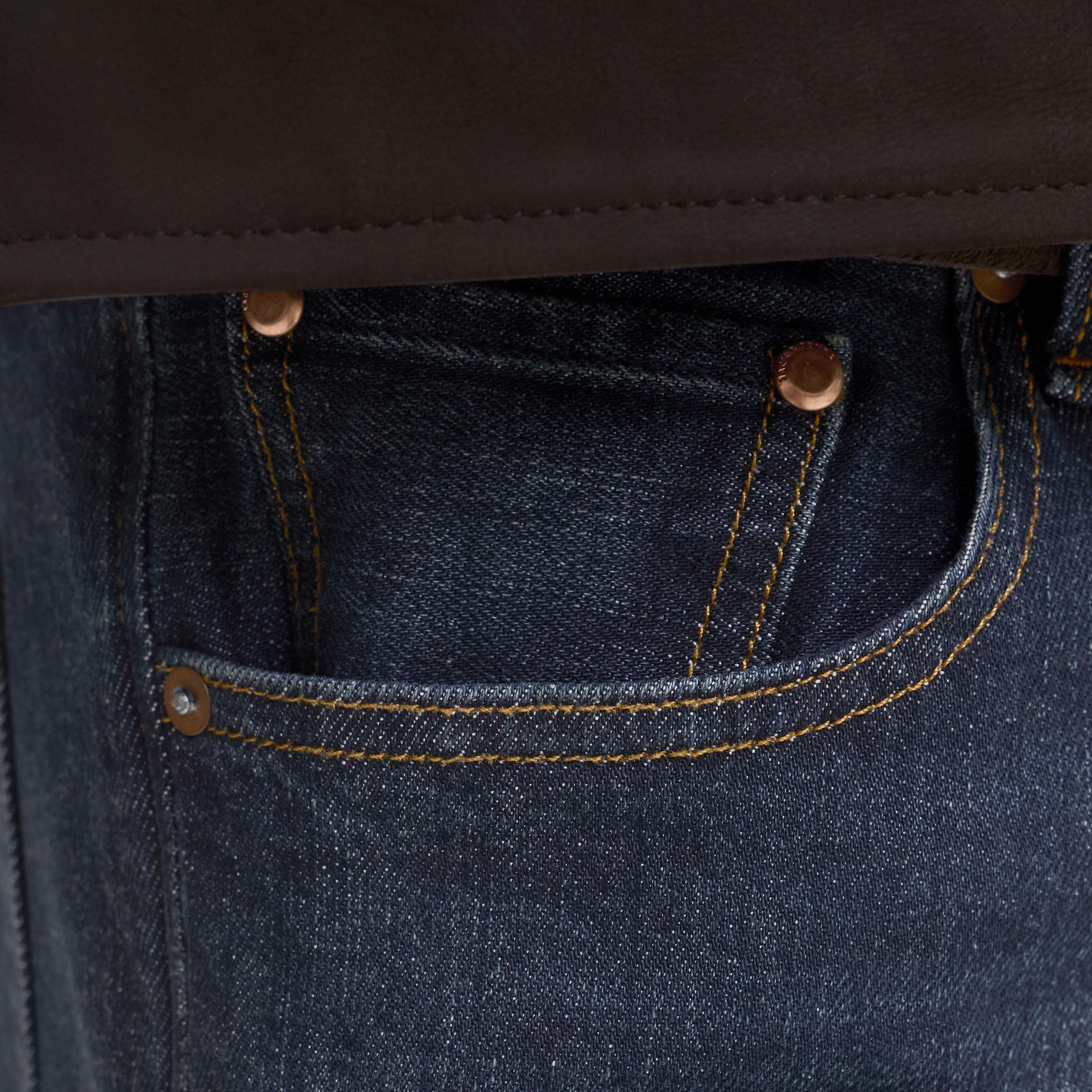 جينز رجالي بقصة تيبرد فيت بغسلة رينس وخصر متوسط الارتفاع من جاك آند جونز-men-clothing-jeans-image-3