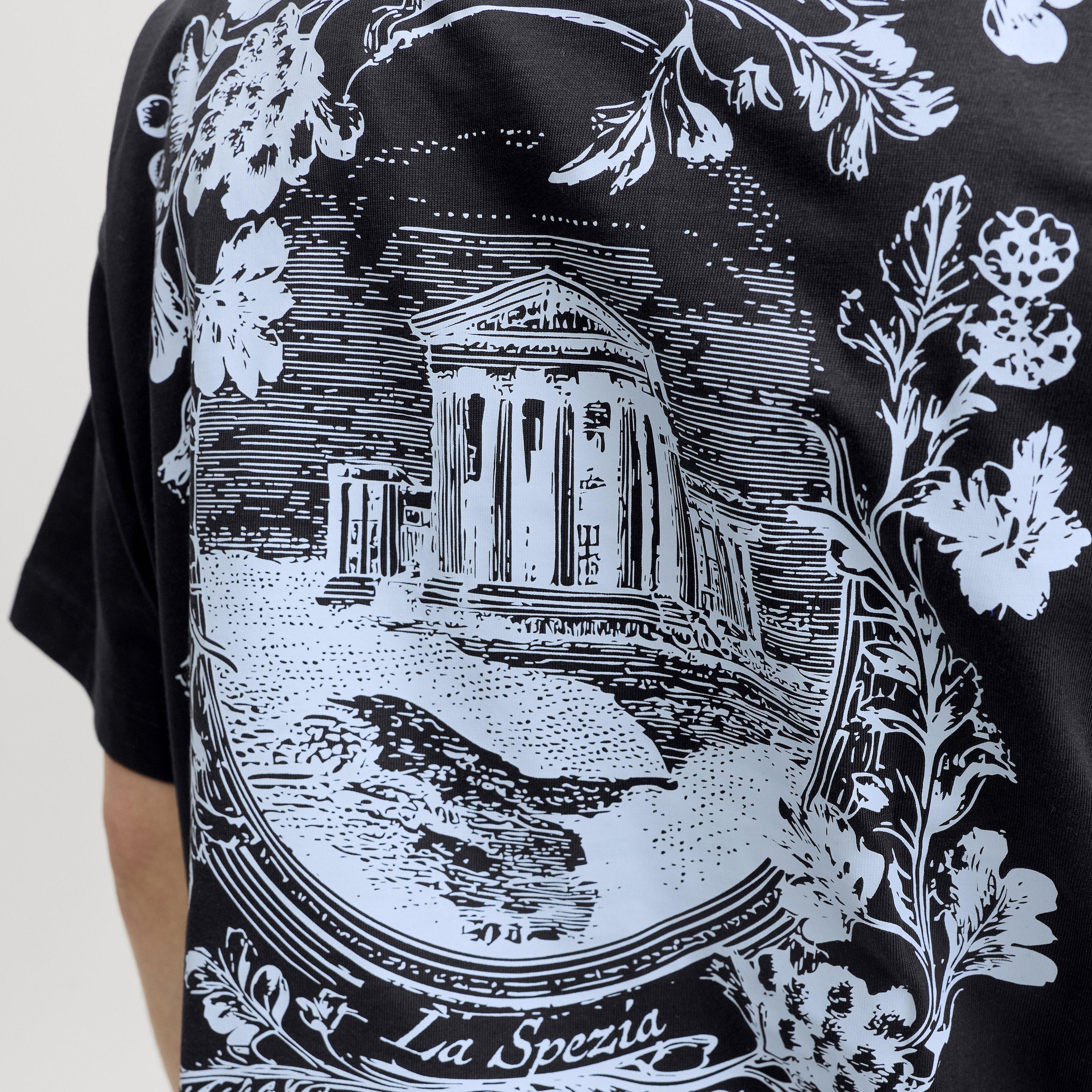 تيشرت رجالي بطبعة غرافيك وياقة مستديرة وأكمام قصيرة من جاك آند جونز-men-clothing-tshirtsandpolos-tshirts-image-5