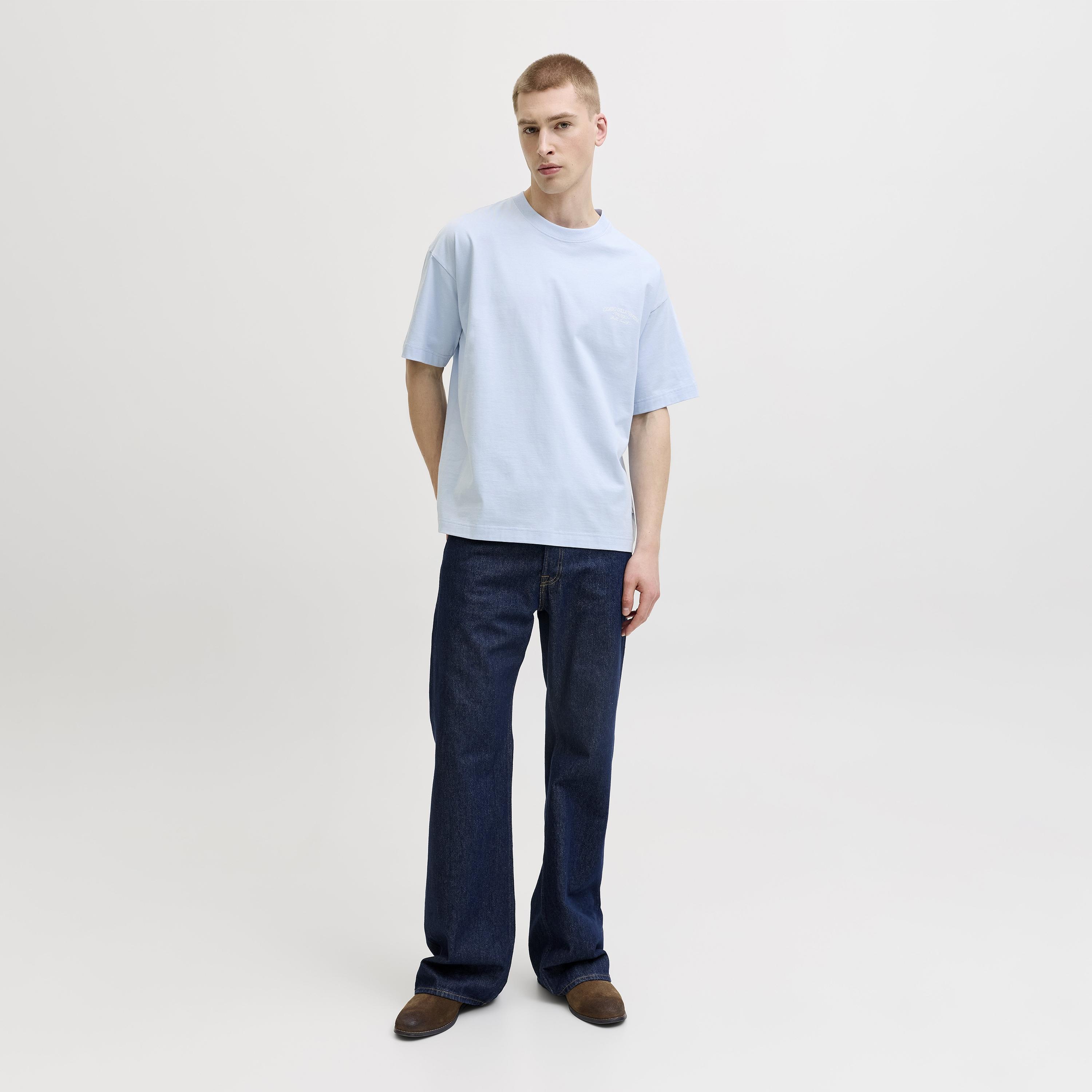 تيشرت رجالي بطبعة غرافيك وياقة مستديرة وأكمام قصيرة من جاك آند جونز-men-clothing-tshirtsandpolos-tshirts-image-2