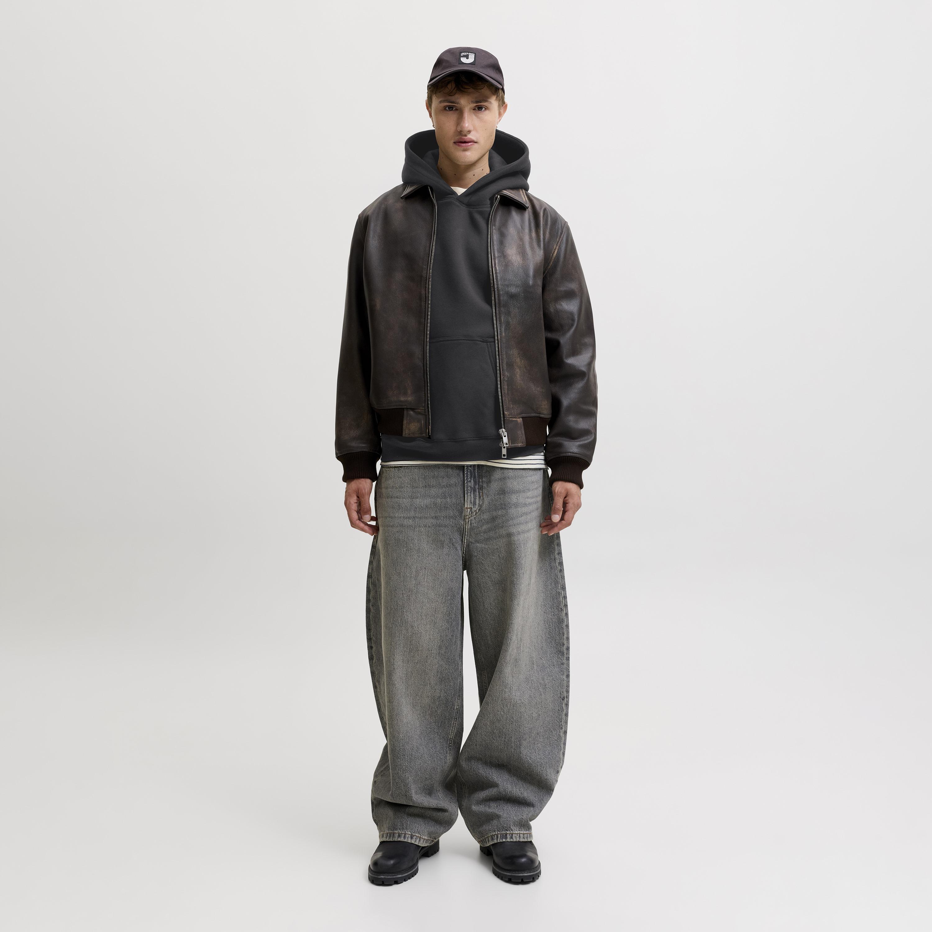 هودي رجالي بطبعة خلفية وأكمام طويلة من جاك آند جونز-men-winterwear-hoodiesandsweatshirts-image-18