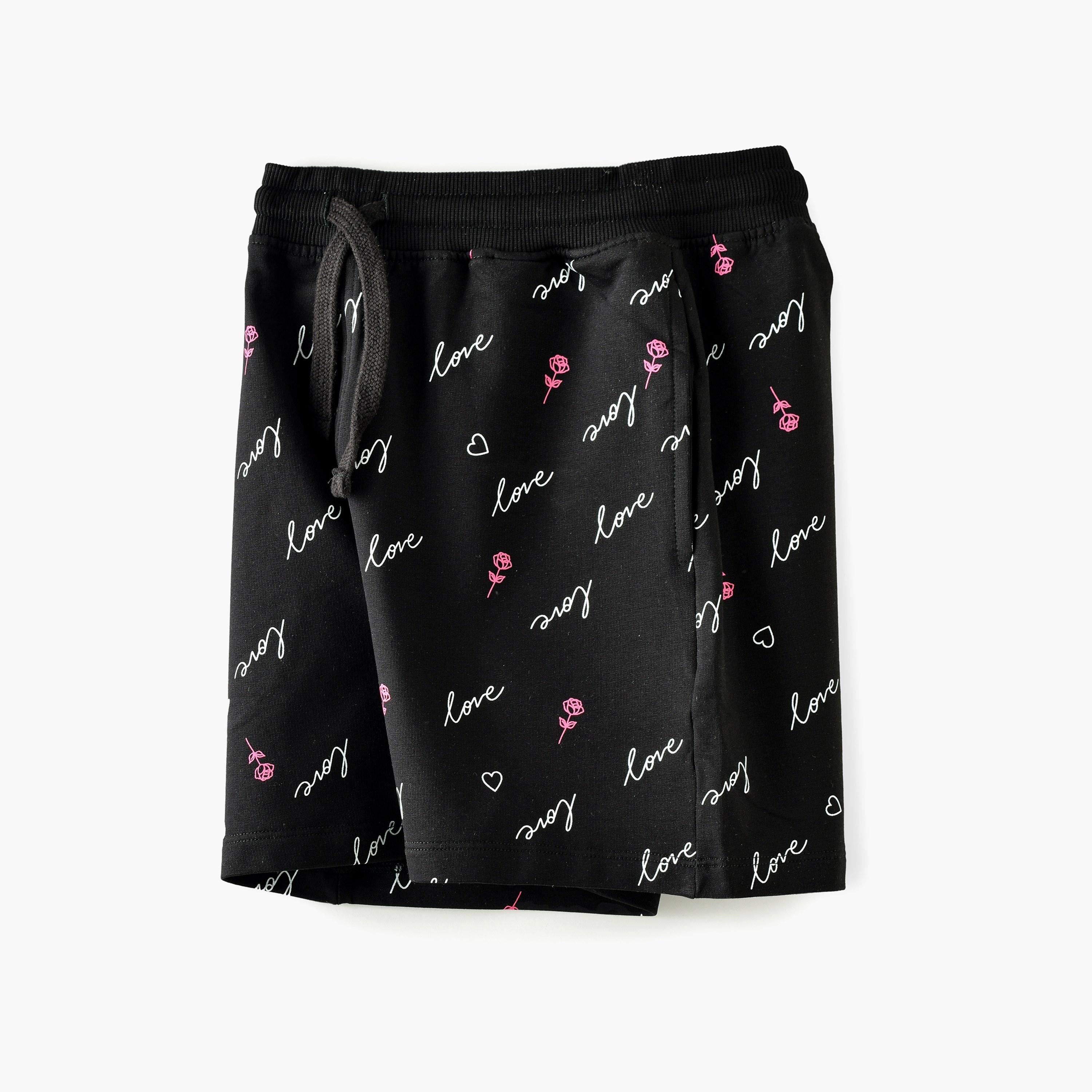 شورت مطاطي مطبوع عليه كلمة لاف من بيبيكلو-baby-girls-clothing-bottoms-shorts-image-3