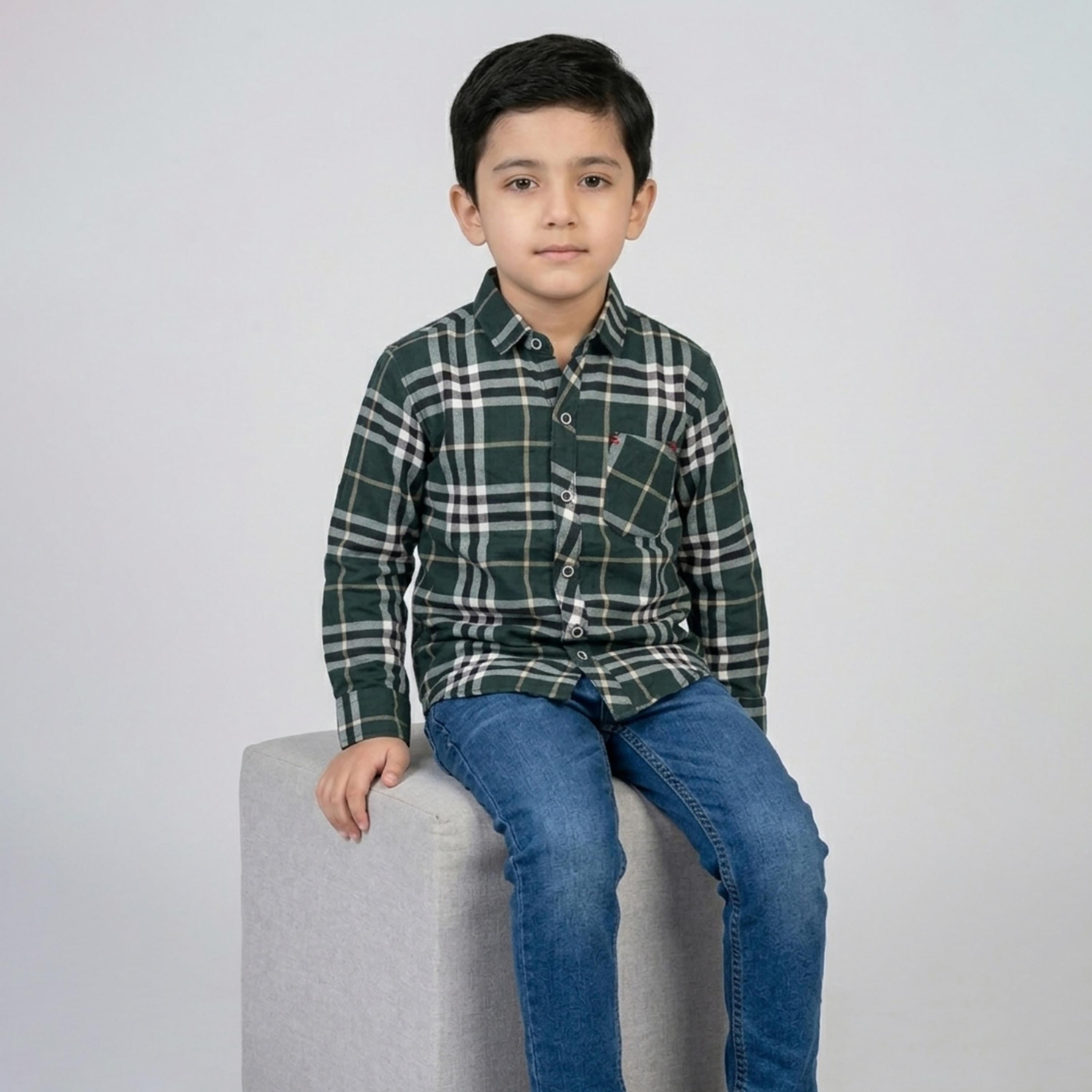 قميص كاجوال بأكمام طويلة وتصميم كاروهات من بيبيكلو-boys-clothing-shirts-image-4