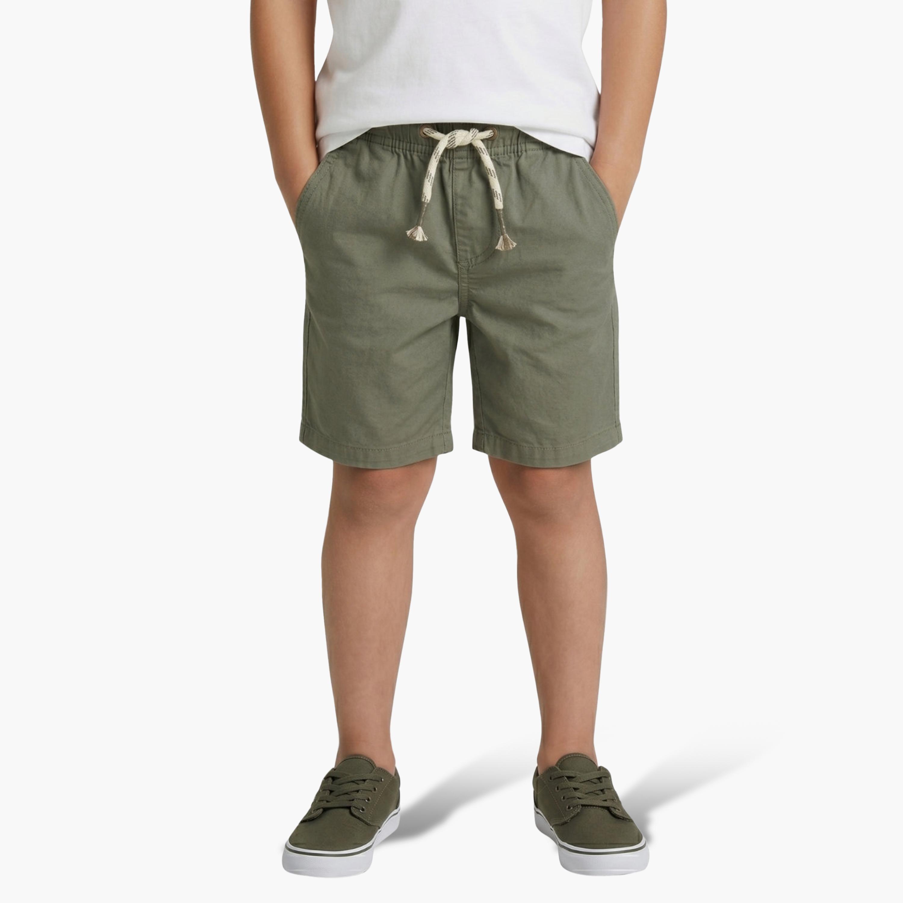 شورت كارغو سادة بخصر مطاطي برباط من بيبيكلو-boys-clothing-bottoms-shorts-image-1