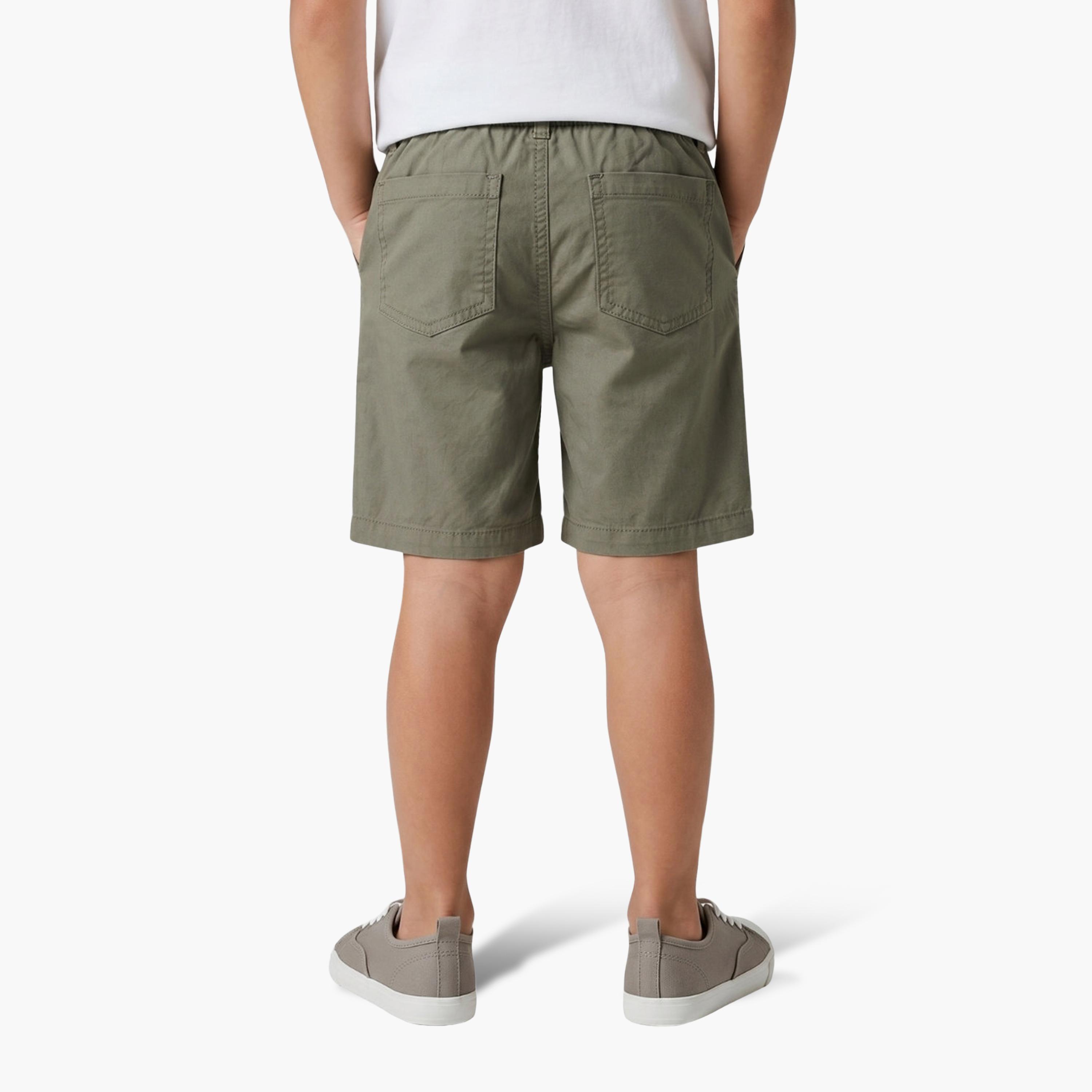 شورت كارغو سادة بخصر مطاطي برباط من بيبيكلو-boys-clothing-bottoms-shorts-image-2