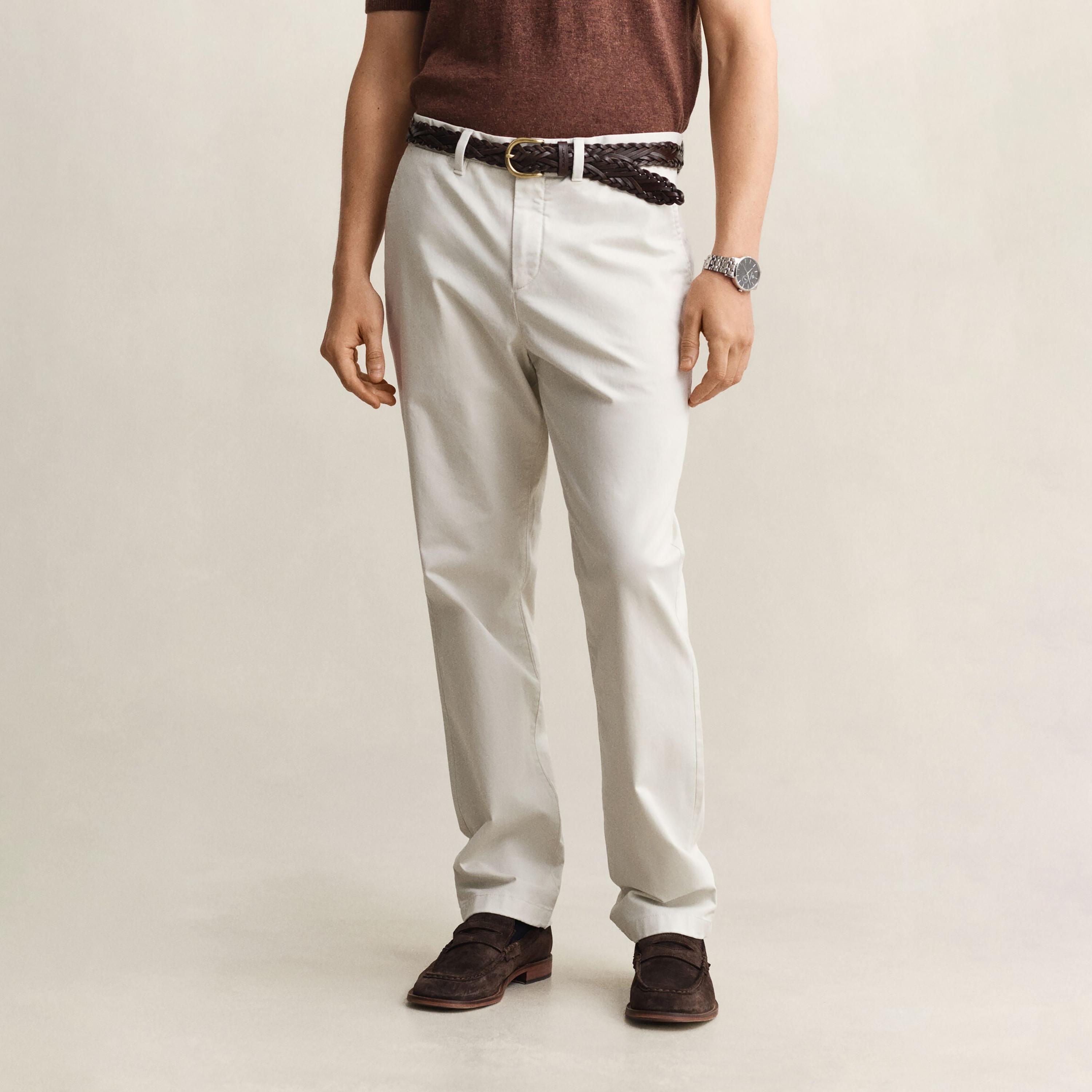 بنطال تشينو رجالي بقصة عادية بـ 4 جيوب وخصر متوسط الارتفاع وطول درز داخلي 32 من غانت-men-clothing-bottoms-trousersandchinos-chinos-image-1