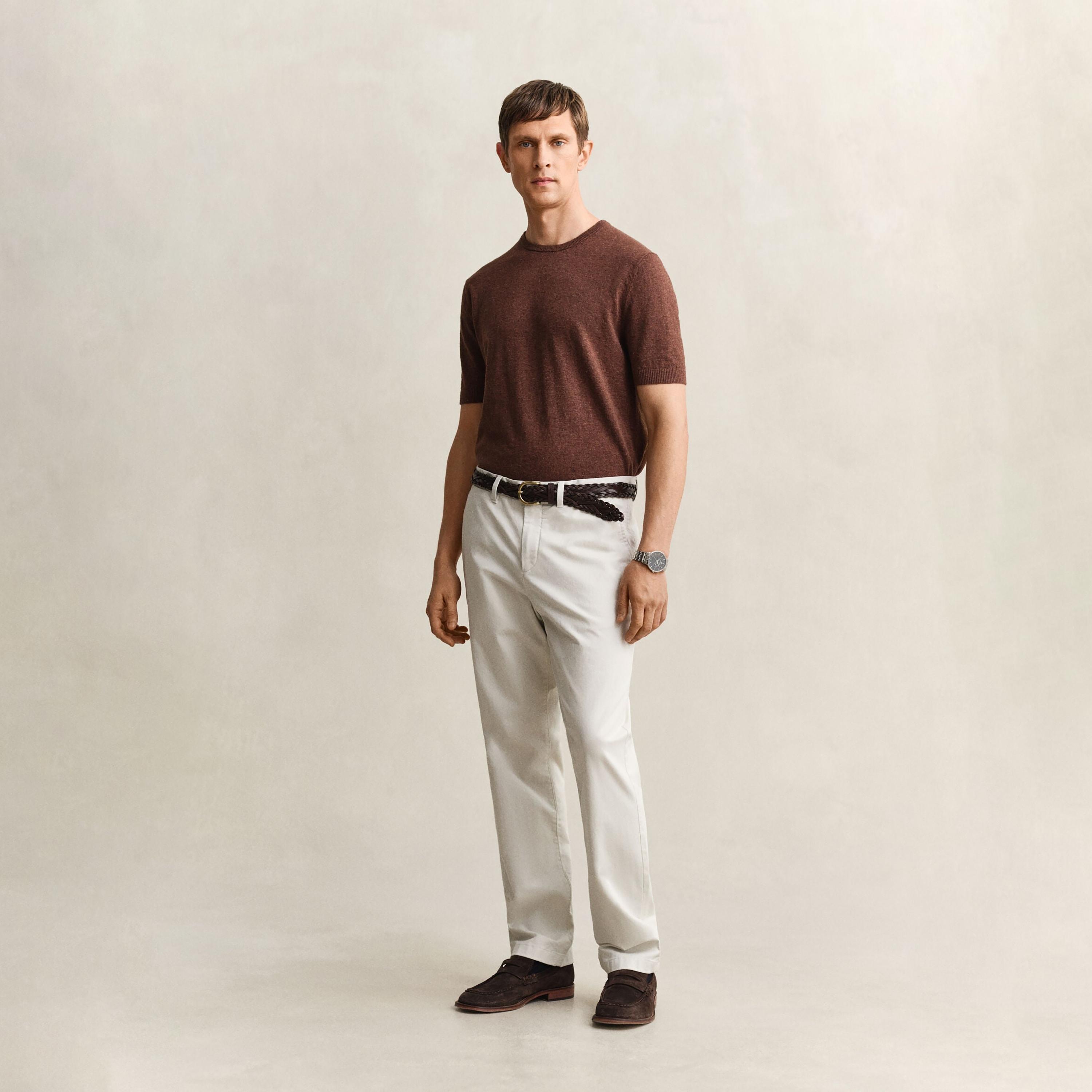 بنطال تشينو رجالي بقصة عادية بـ 4 جيوب وخصر متوسط الارتفاع وطول درز داخلي 34 من غانت-men-clothing-bottoms-trousersandchinos-chinos-image-2