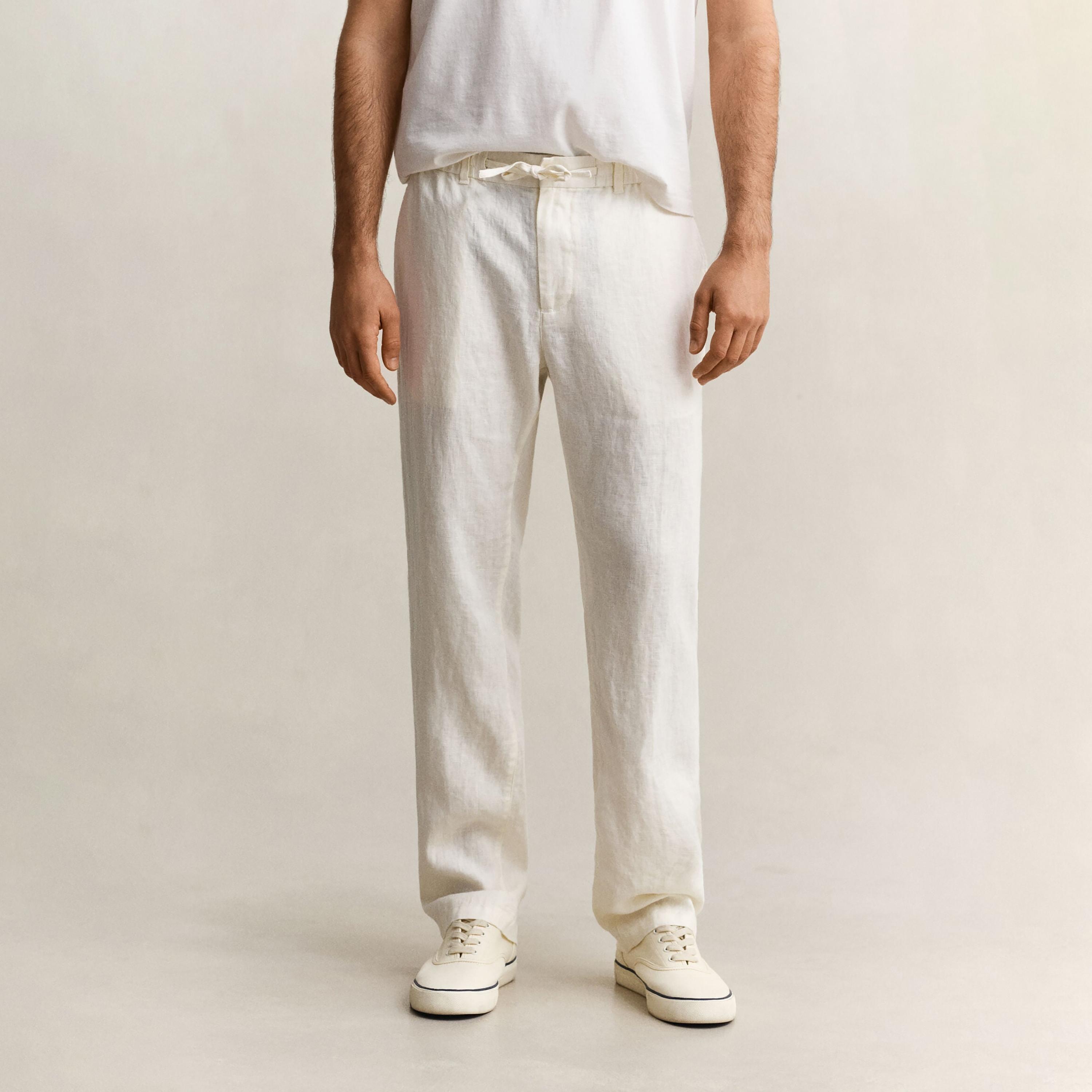 بنطال كتان رجالي سادة بخصر متوسط الارتفاع وإغلاق برباط وزر من غانت-men-clothing-bottoms-trousersandchinos-trousers-image-1