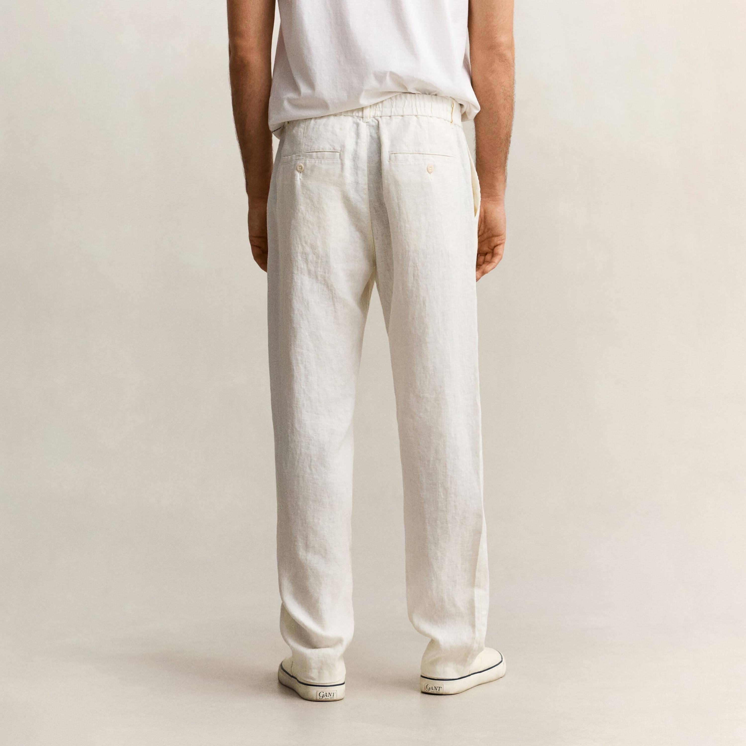 بنطال كتان رجالي سادة بخصر متوسط الارتفاع وإغلاق برباط وزر من غانت-men-clothing-bottoms-trousersandchinos-trousers-image-4