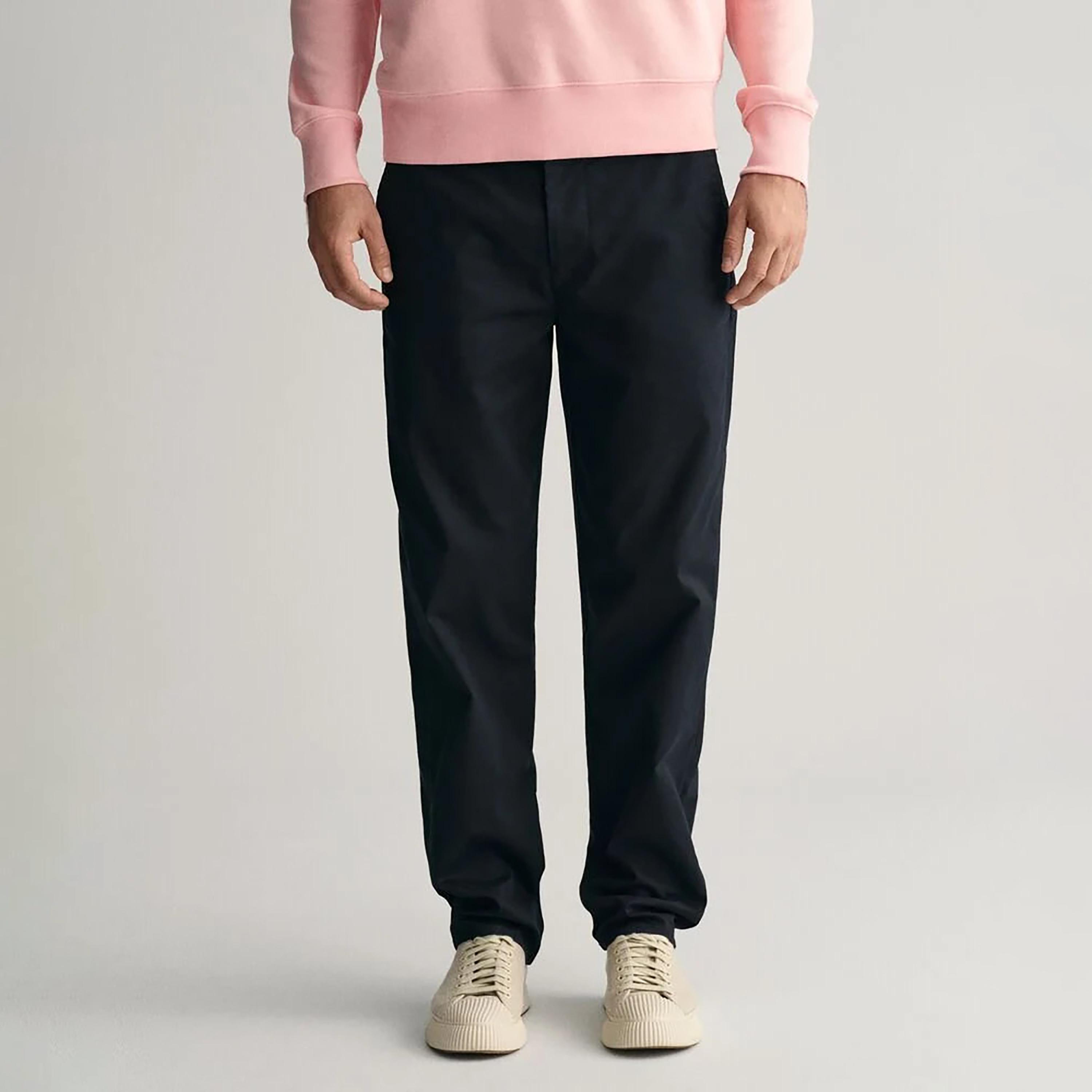 بنطال شينو رجالي سادة بخصر متوسط وقصة منتظمة (ريجولار فيت) بطول داخلي 32 من غانت-men-clothing-trousersandchinos-chinos-image-1