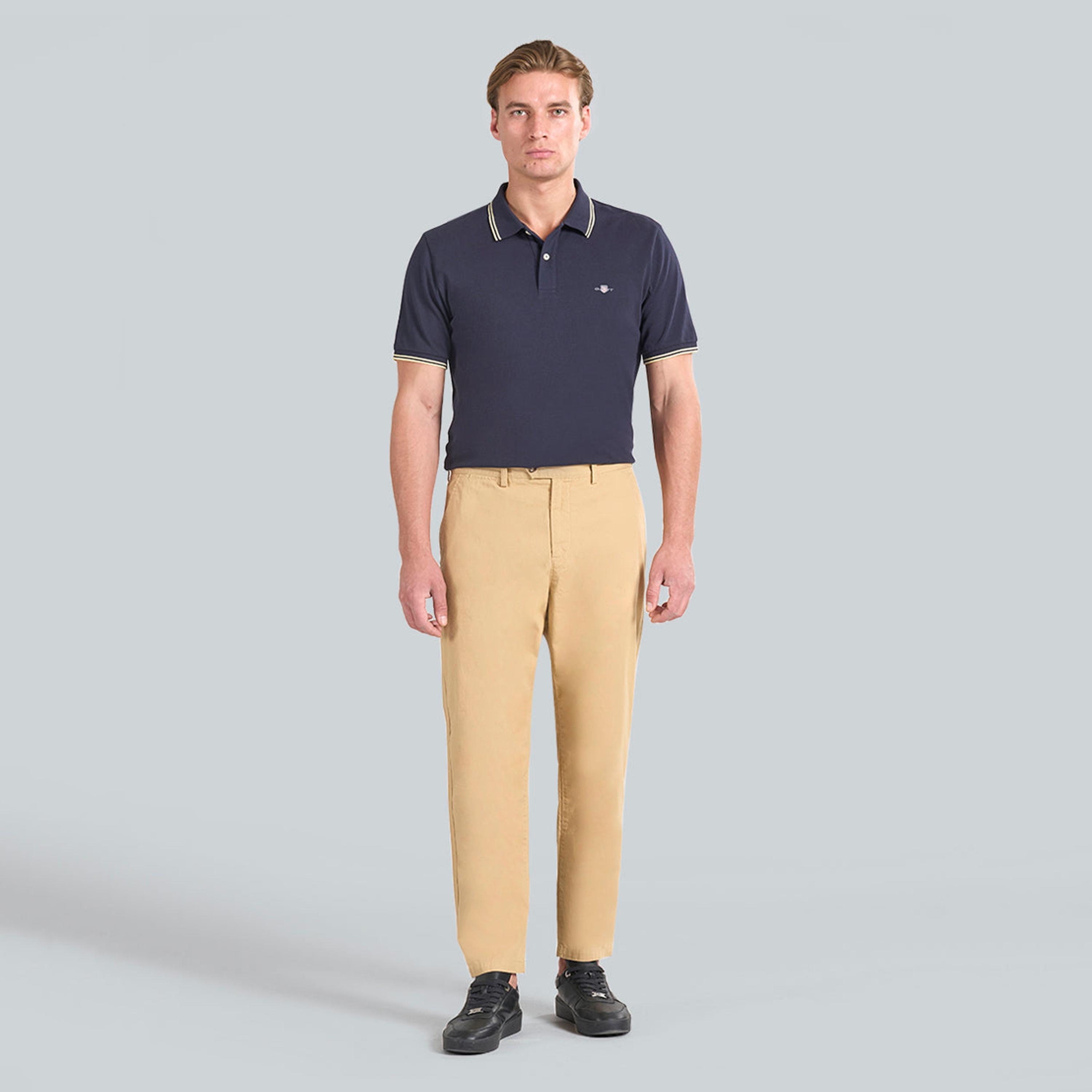 بناطيل تشينو رجالية بقصة عادية بخصر متوسط وسادة من جانت.-men-clothing-bottoms-trousersandchinos-chinos-image-2