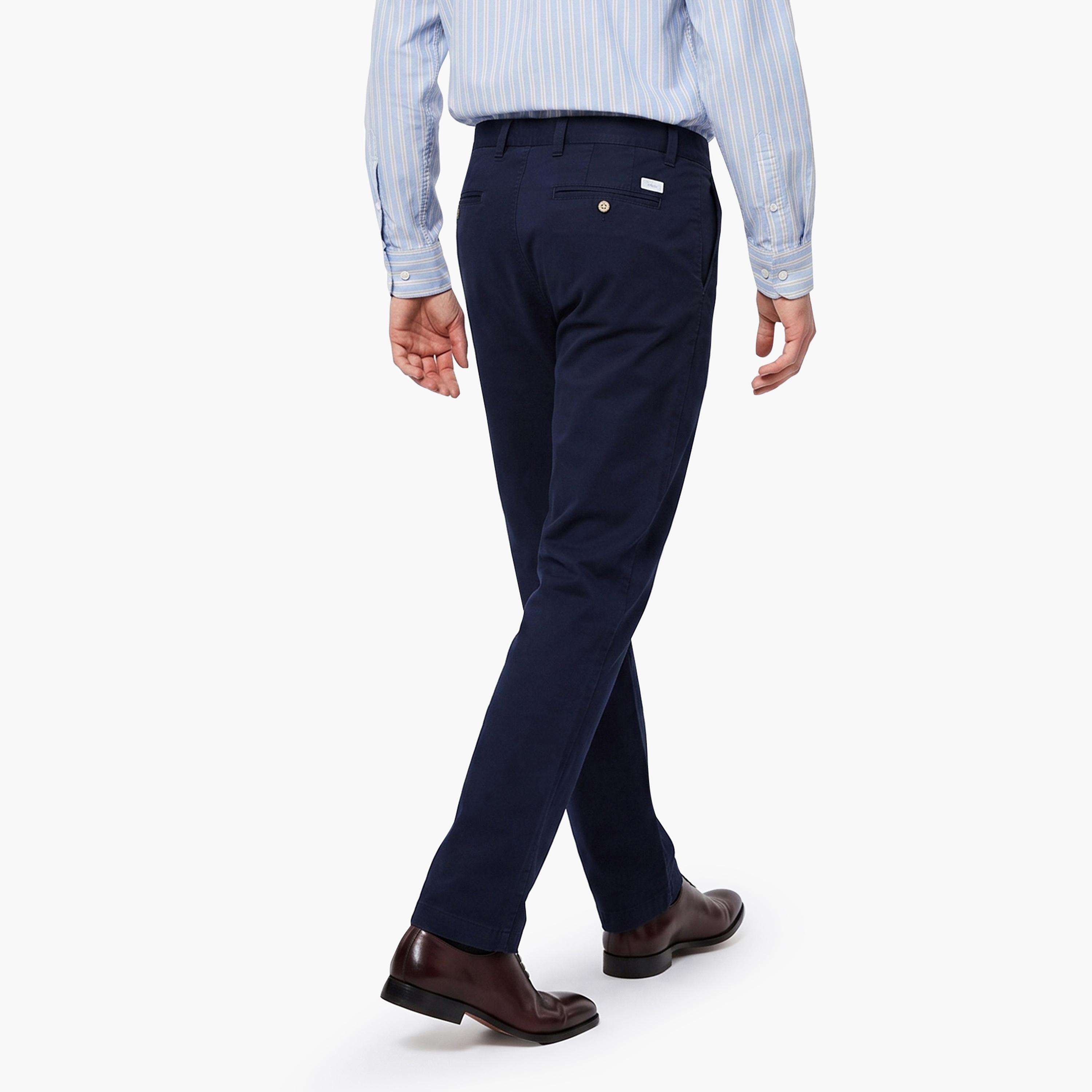 بناطيل تشينو رجالية بقصة عادية بخصر متوسط وسادة من جانت.-men-clothing-trousersandchinos-chinos-image-4