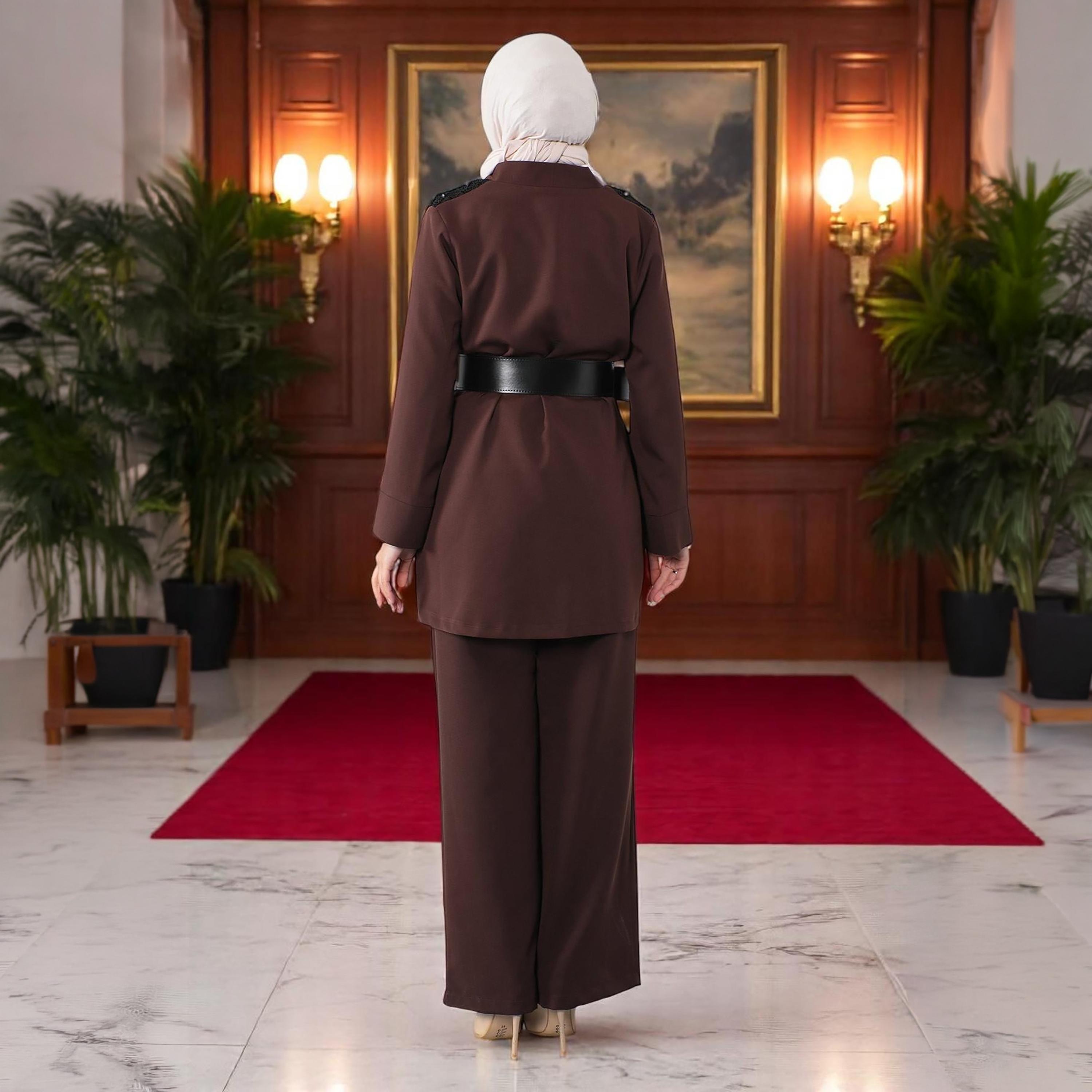 طقم نسائي من جمبسوت وجاكيت من الكريب باللون البني من توركيش سوق-women-clothing-coordsets-image-3
