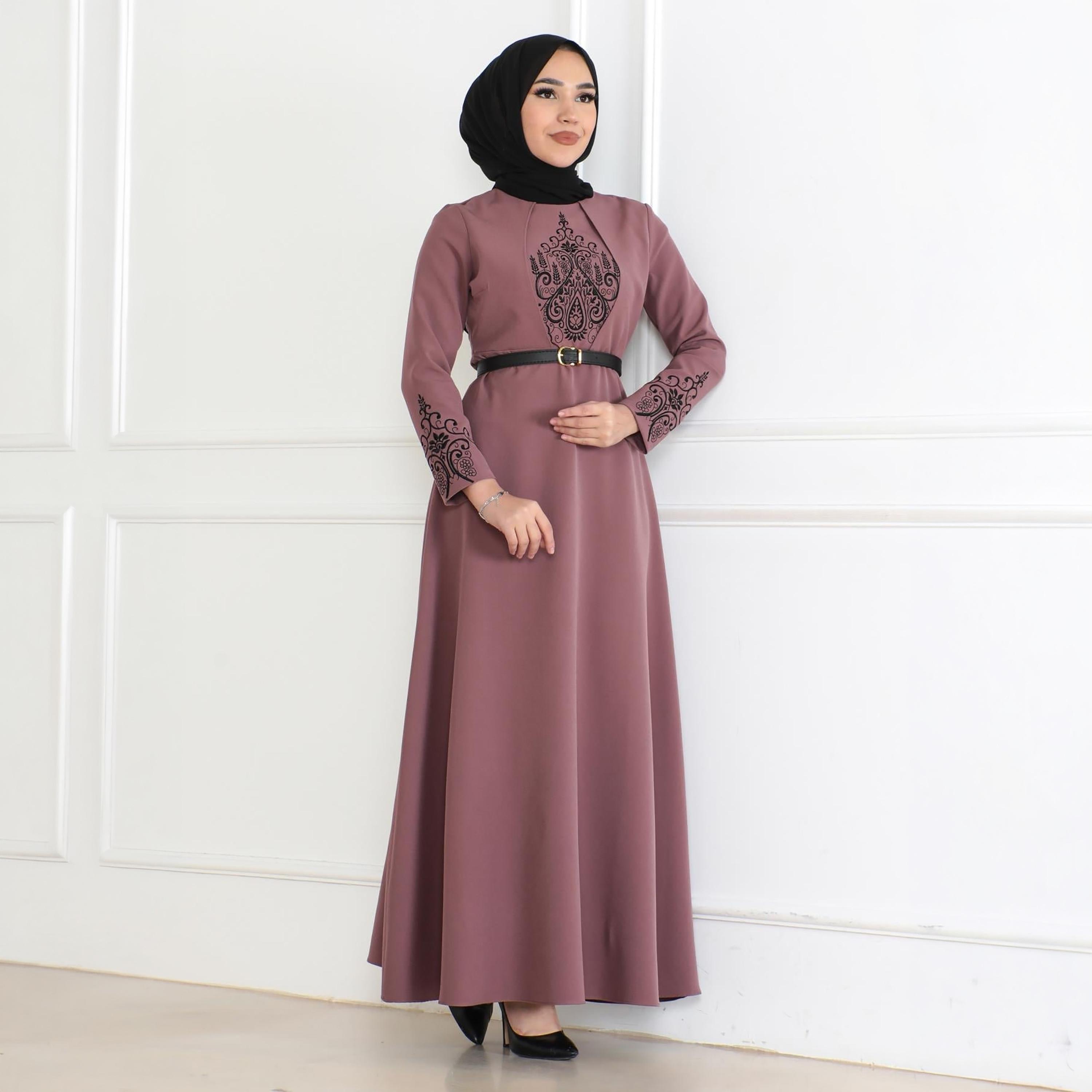 فستان ماكسي محتشم للنساء باللون الوردي بنقوش عرقية من الكريب من توركيش سوق-women-clothing-dresses-image-4