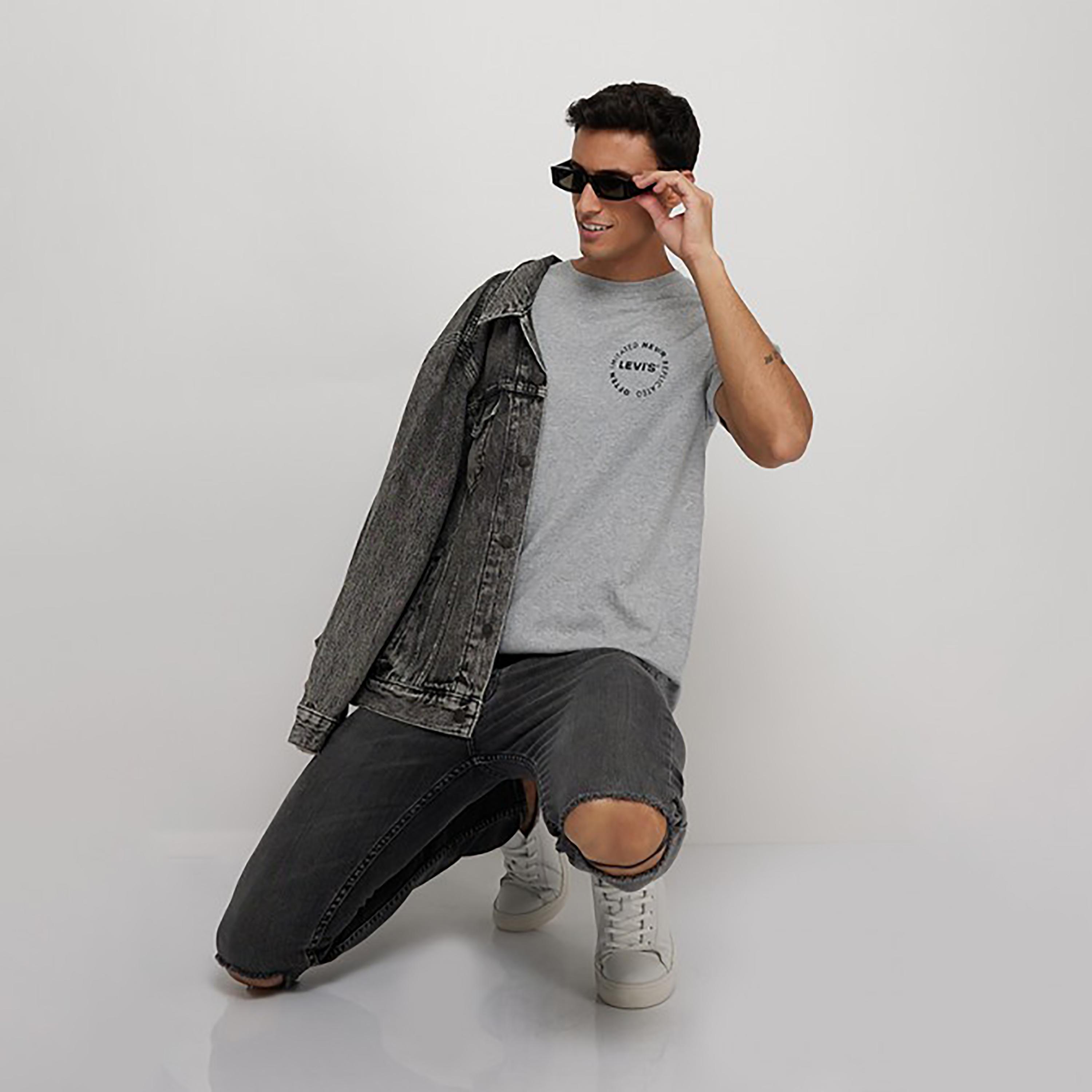 تيشيرت ليفايز بأكمام قصيرة وياقة دائرية مع شعار-men-clothing-tshirtsandpolos-tshirts-image-2