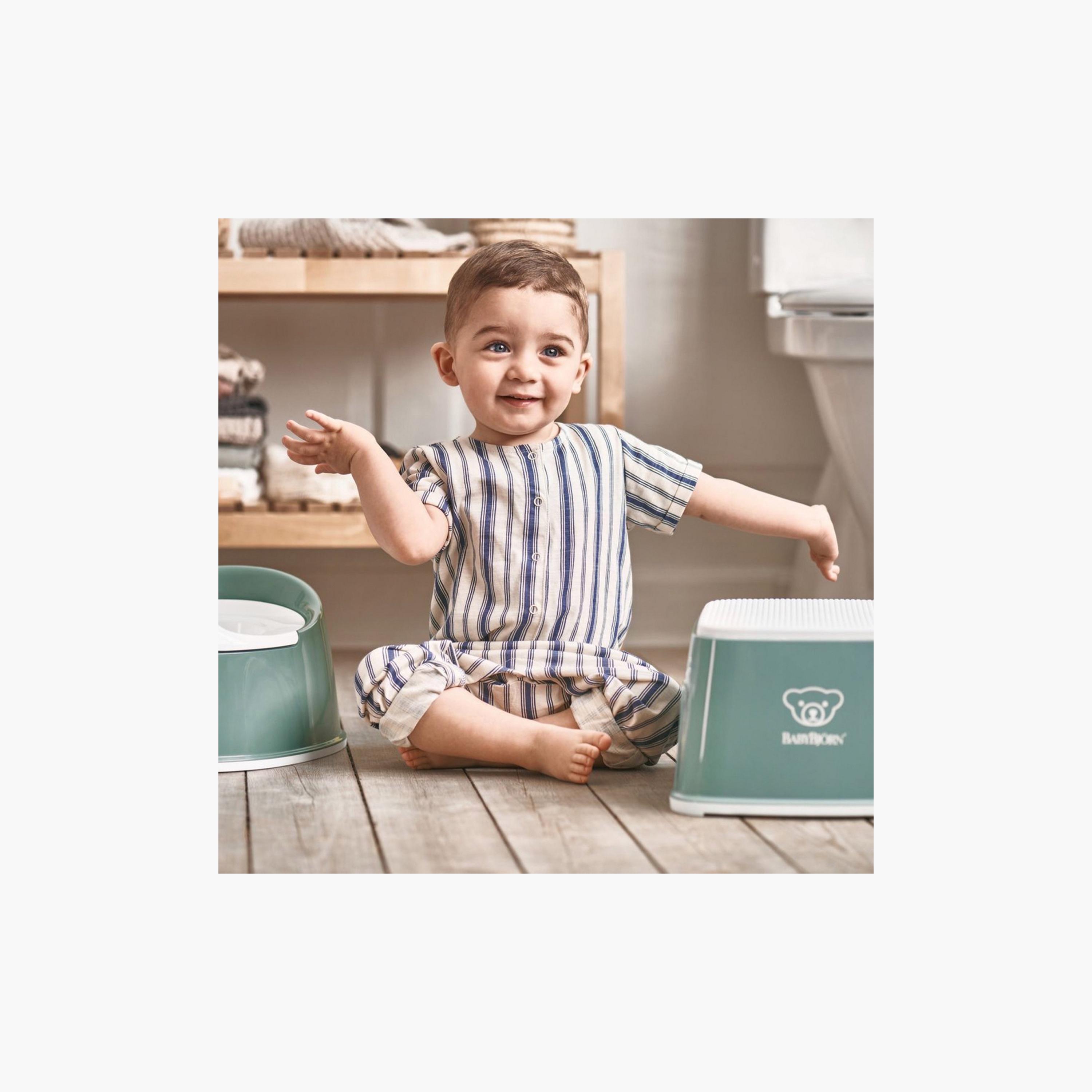 نونية ذكية من بيبي بيورن-baby-diapering-pottytraining-image-2