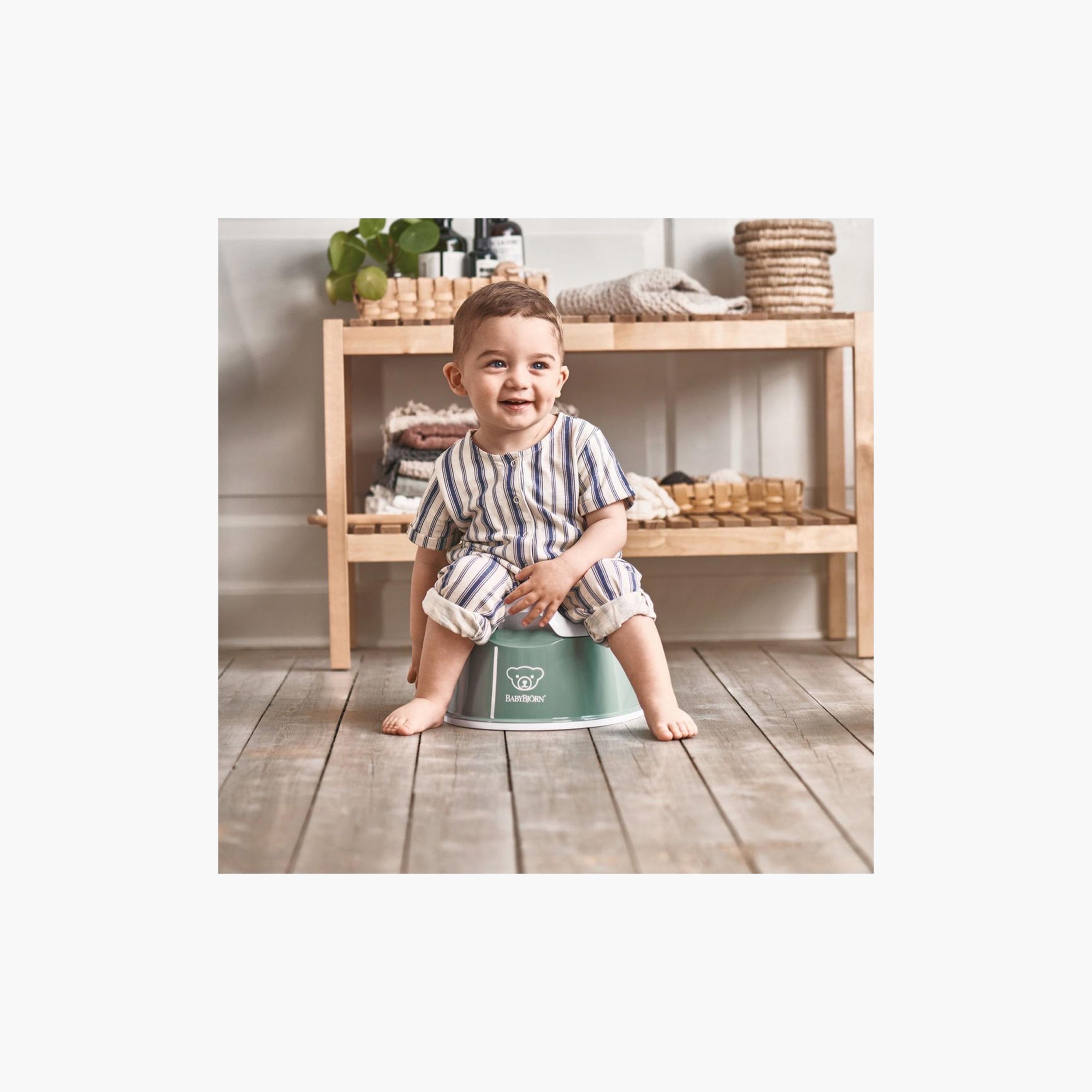 نونية ذكية من بيبي بيورن-baby-diapering-pottytraining-image-3