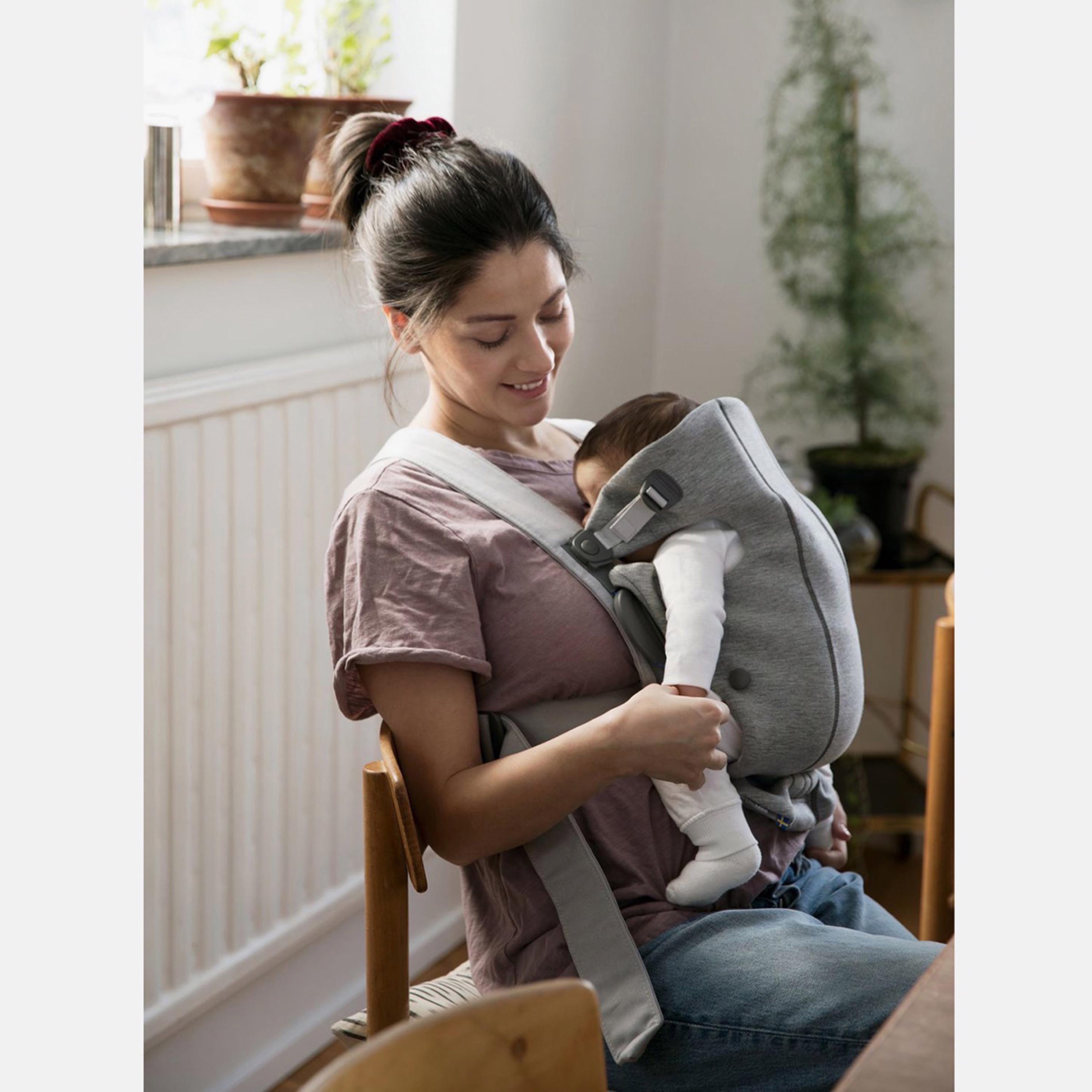 حمالة أطفال صغيرة من بيبي بيورن-baby-gear-babycarriers-image-3