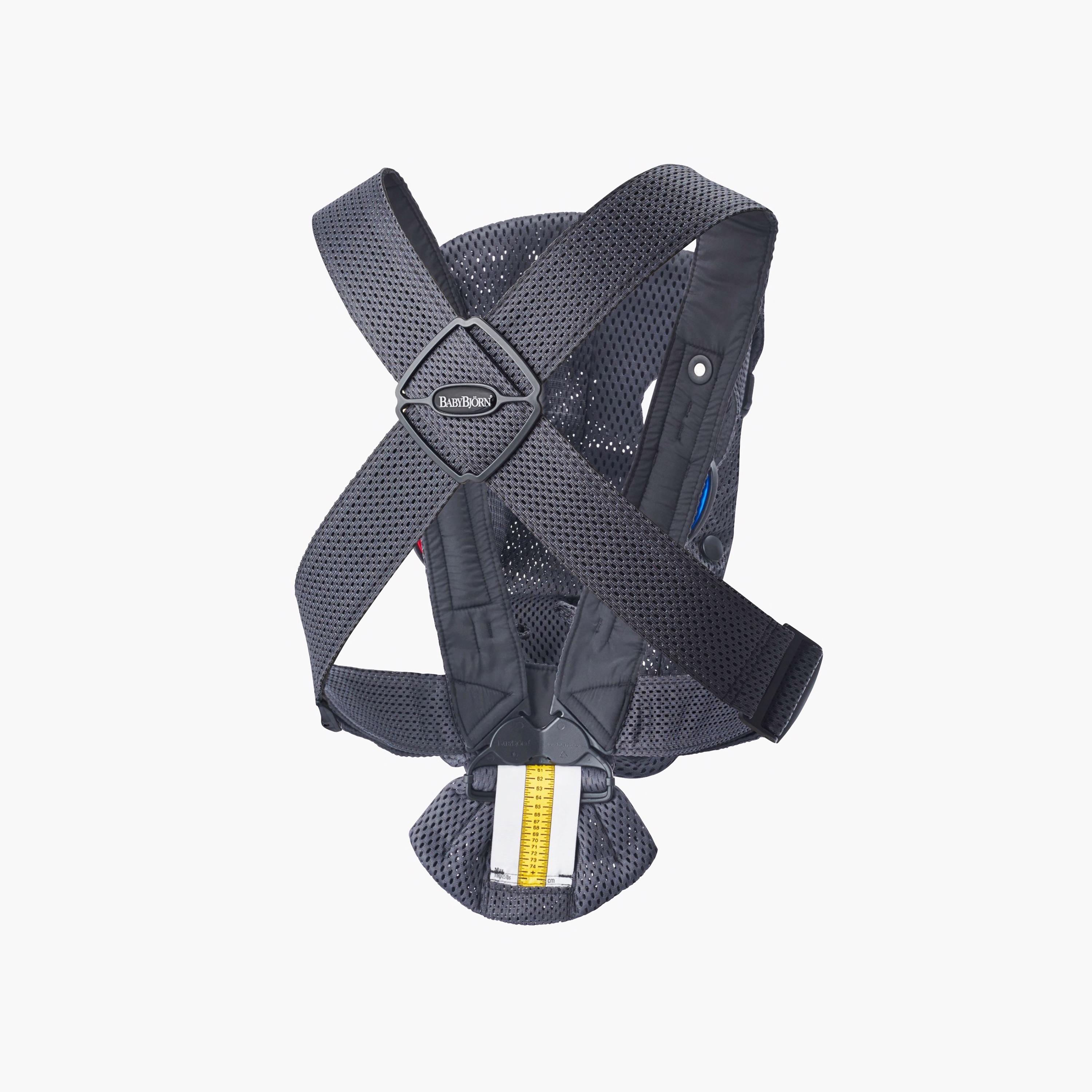 حمالة أطفال صغيرة من بيبي بيورن-baby-gear-babycarriers-image-2